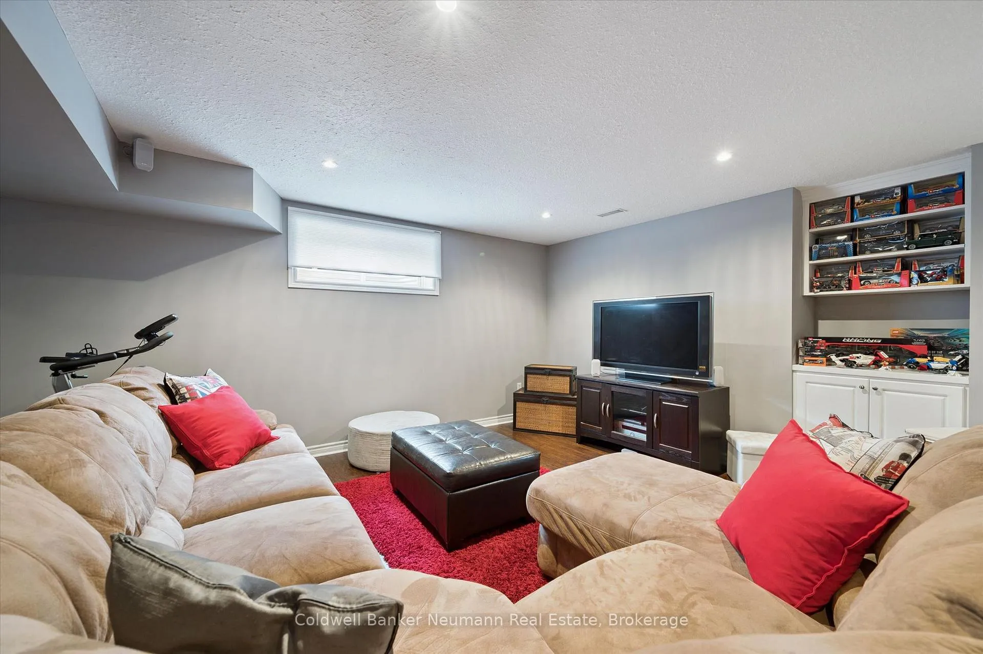 Photo 37 of 68 Grey Oak Drive, Guelph, Pineridge/Westminster Woods — HOMEH