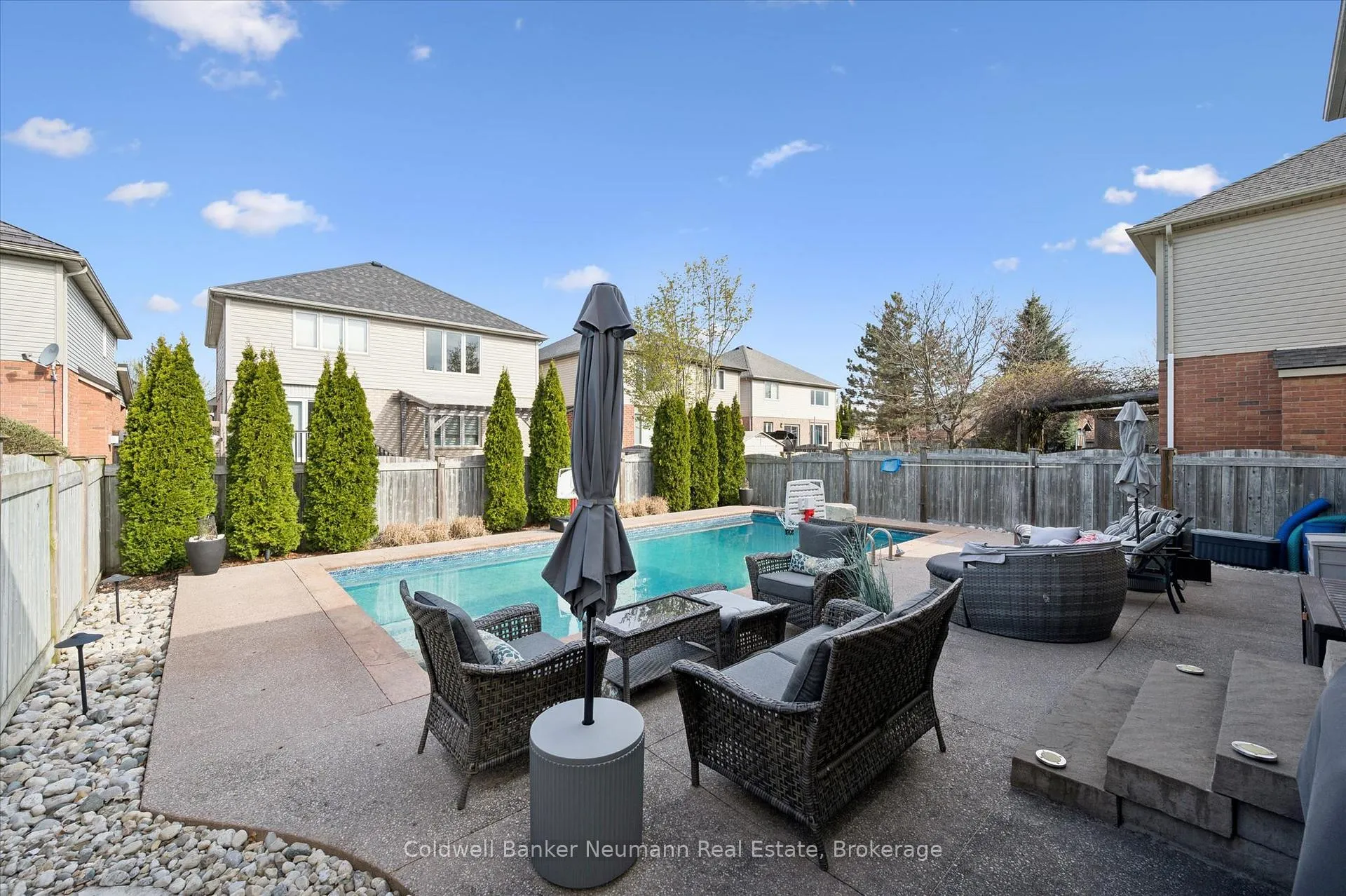 Photo 41 of 68 Grey Oak Drive, Guelph, Pineridge/Westminster Woods — HOMEH