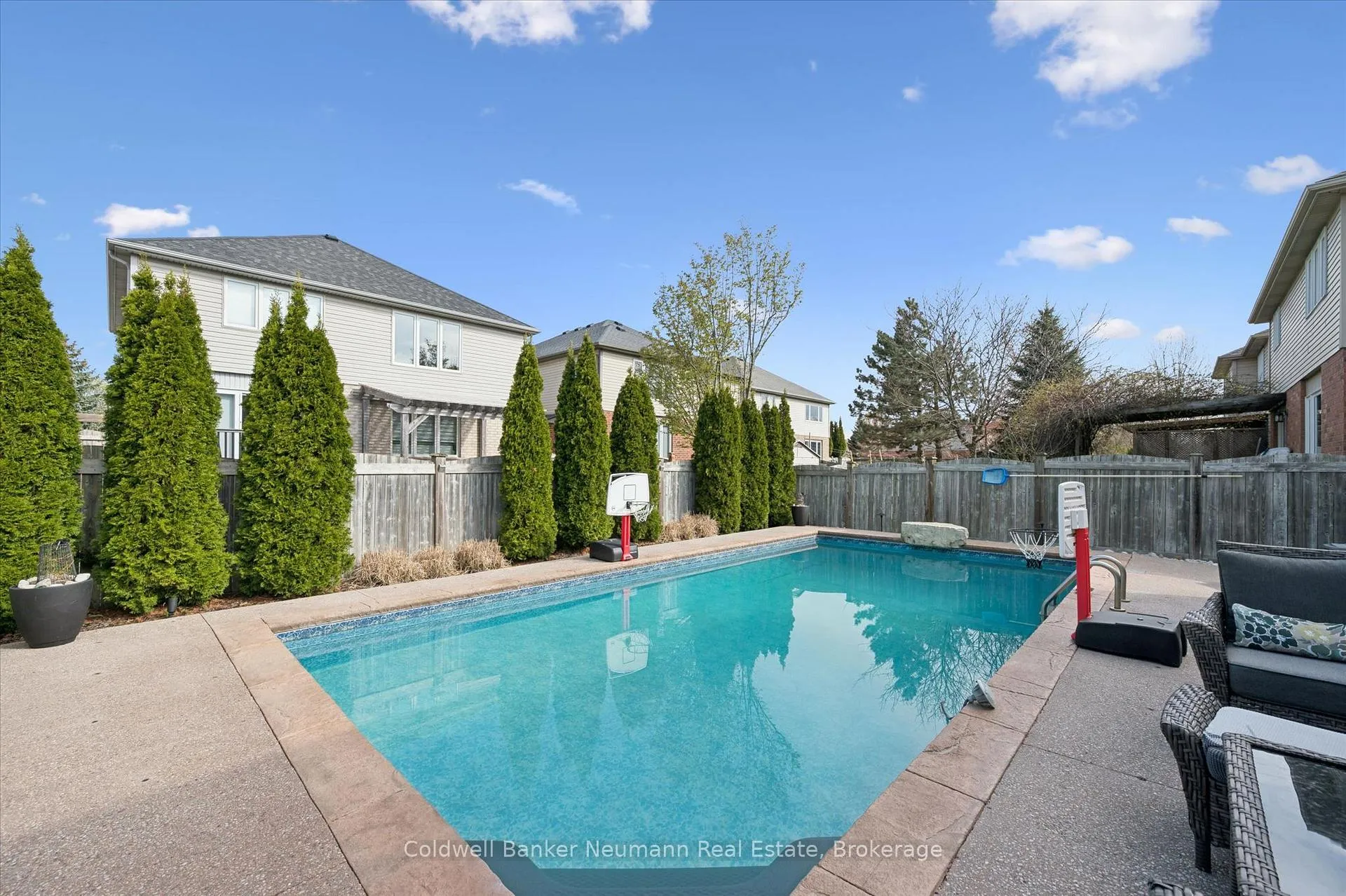 Photo 43 of 68 Grey Oak Drive, Guelph, Pineridge/Westminster Woods — HOMEH