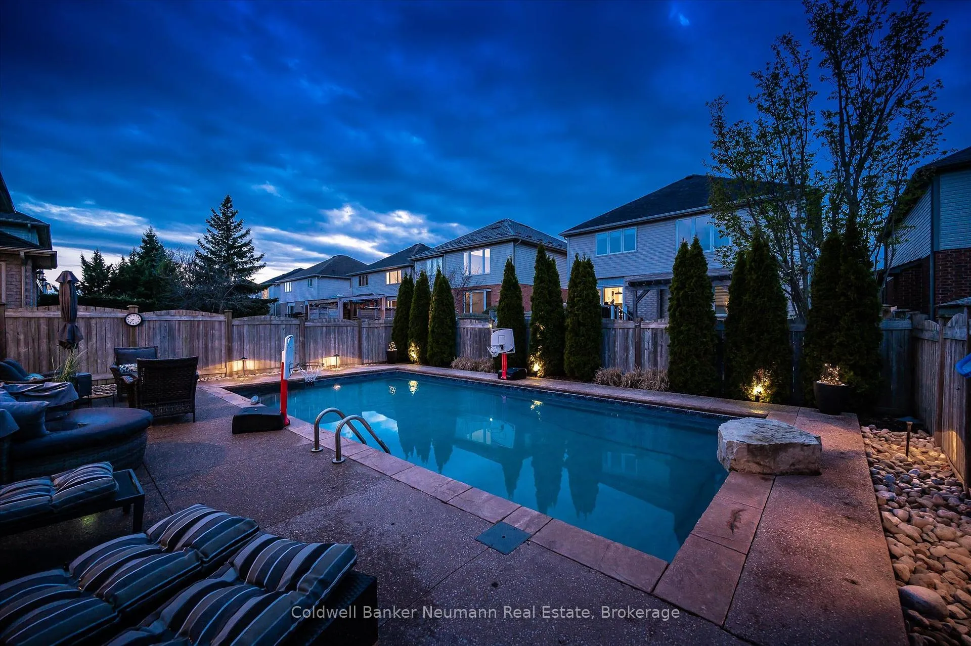 Photo 44 of 68 Grey Oak Drive, Guelph, Pineridge/Westminster Woods — HOMEH
