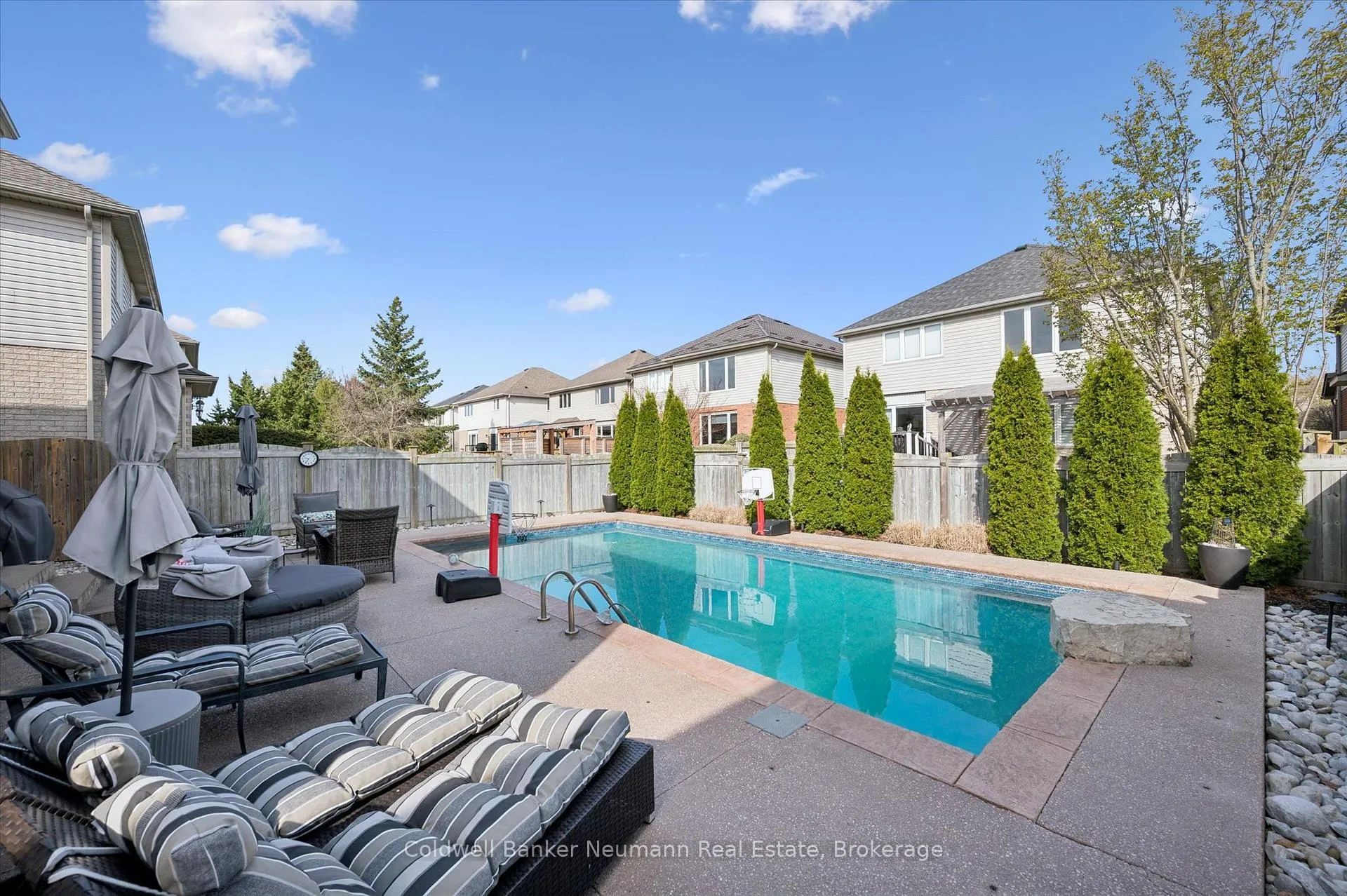 Photo 45 of 68 Grey Oak Drive, Guelph, Pineridge/Westminster Woods — HOMEH