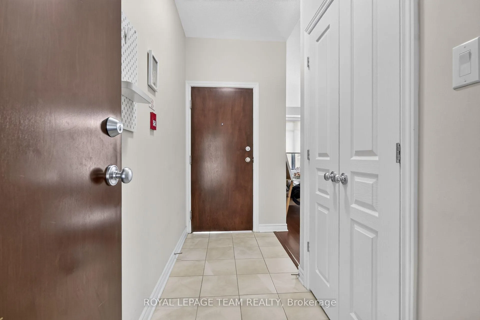 Photo 6 of Unit H, 1013 Beryl Private, Ottawa, Riverside South/Gloucester Glen — HOMEH