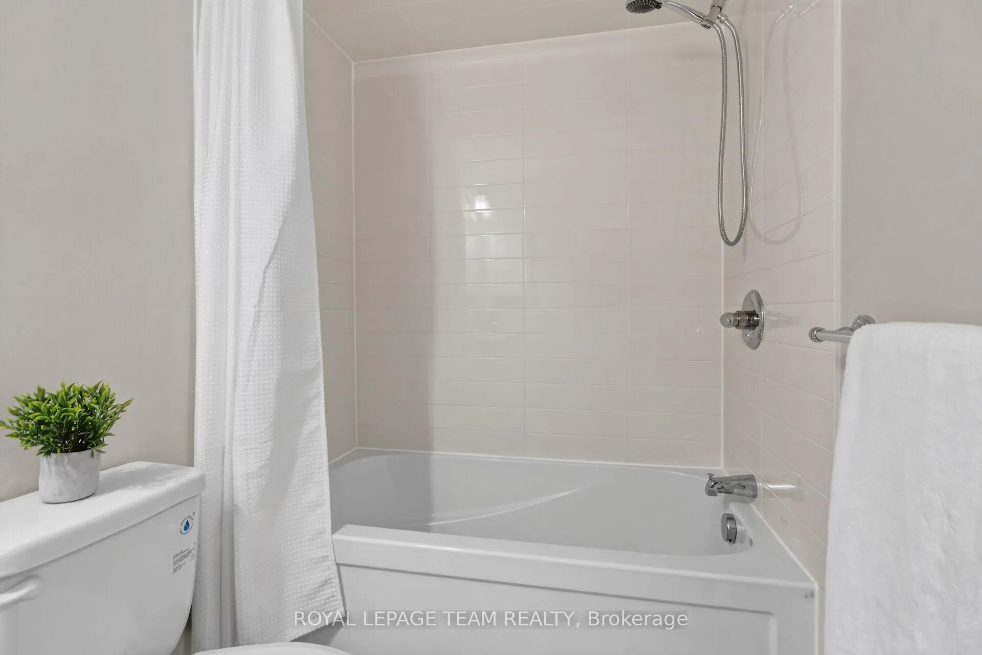 Photo 37 of Unit H, 1013 Beryl Private, Ottawa, Riverside South/Gloucester Glen — HOMEH