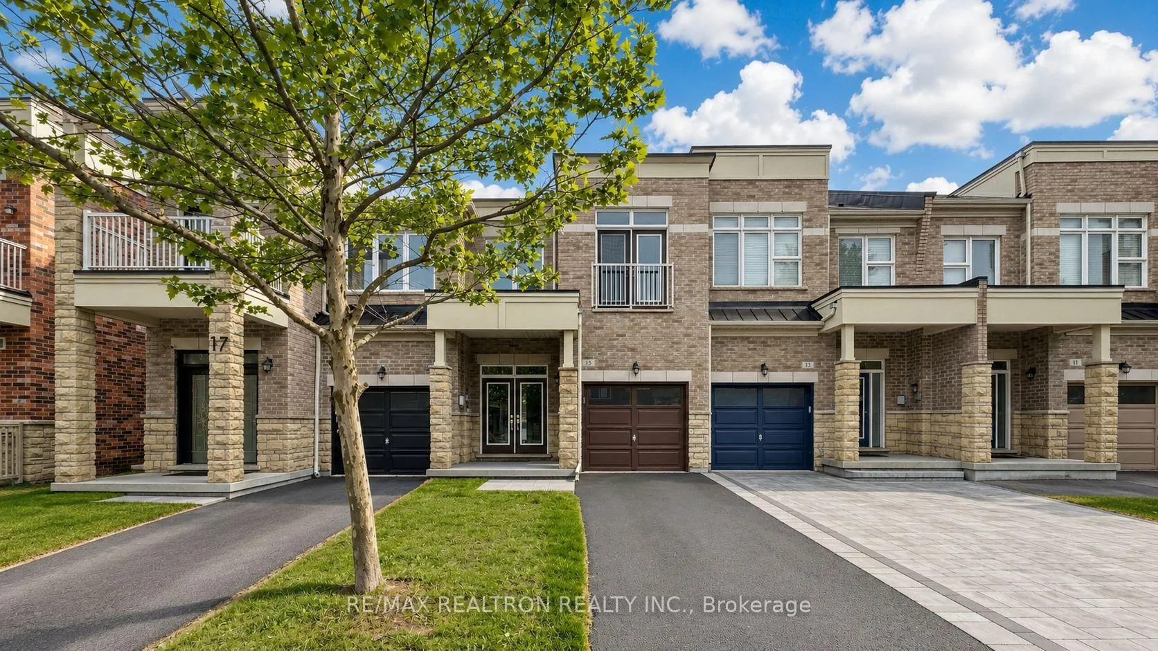 Photo 2 of 15 Black Locust Drive, Markham, Greensborough — HOMEH