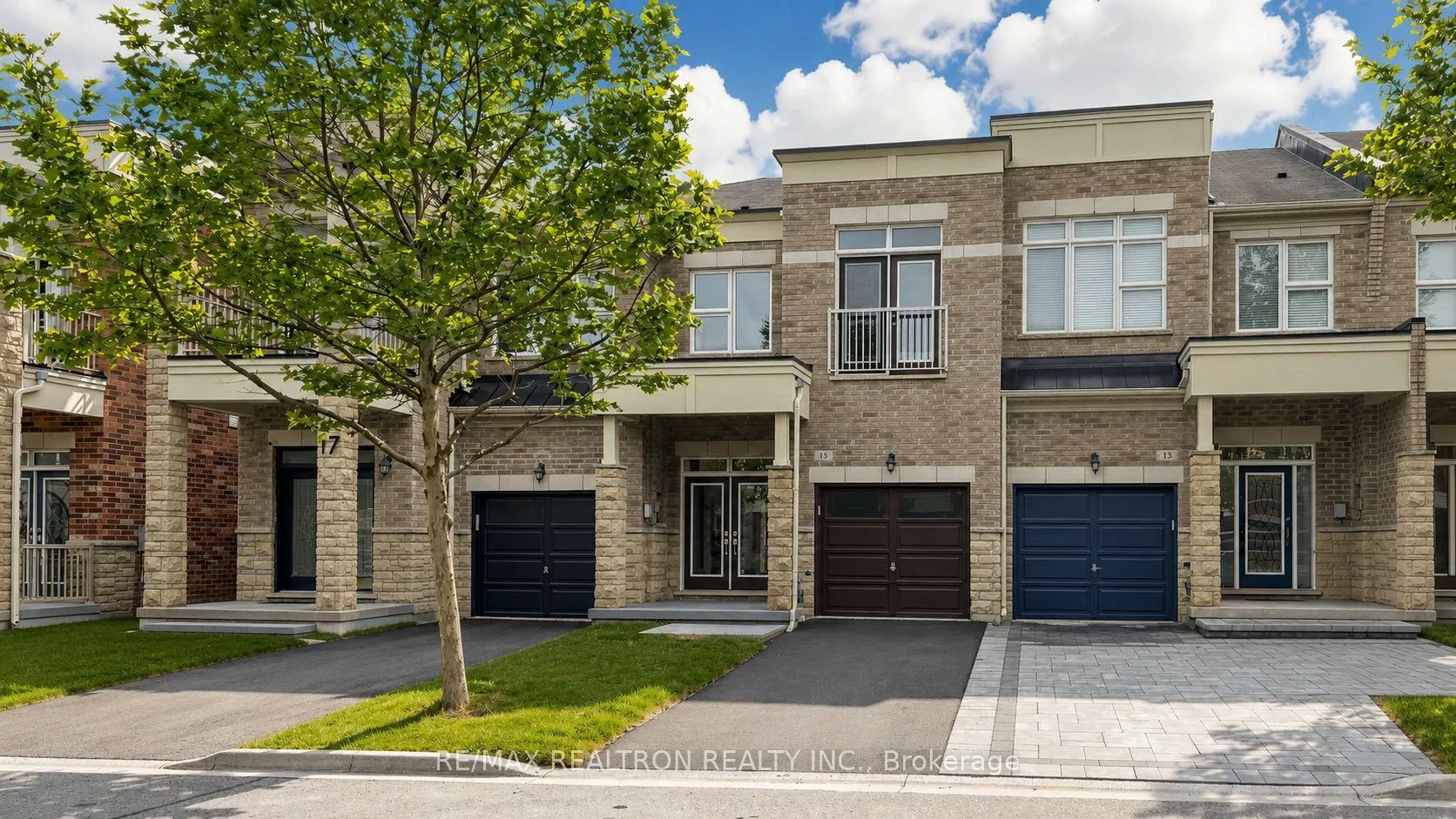 Photo 3 of 15 Black Locust Drive, Markham, Greensborough — HOMEH
