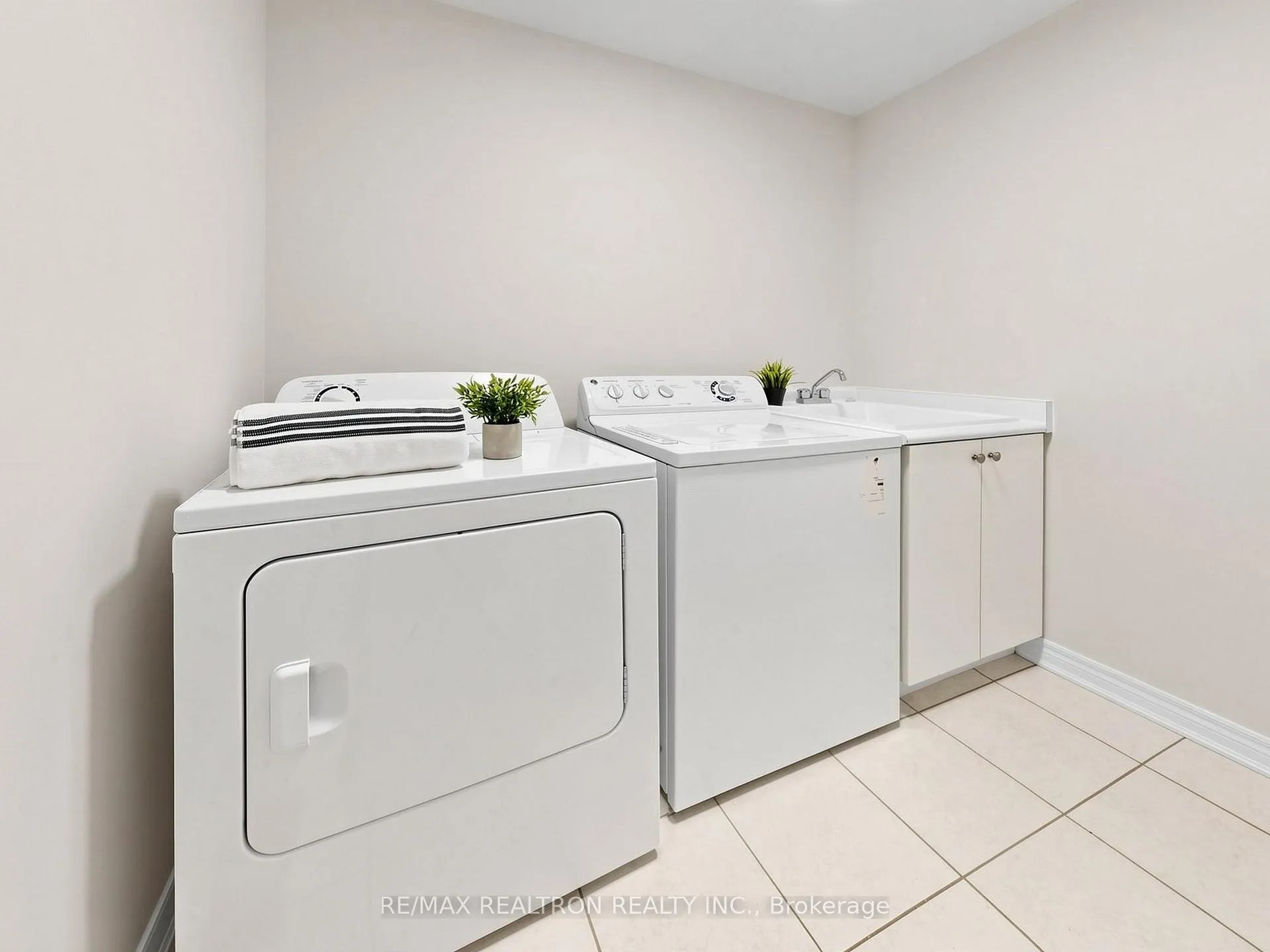 Photo 42 of 15 Black Locust Drive, Markham, Greensborough — HOMEH