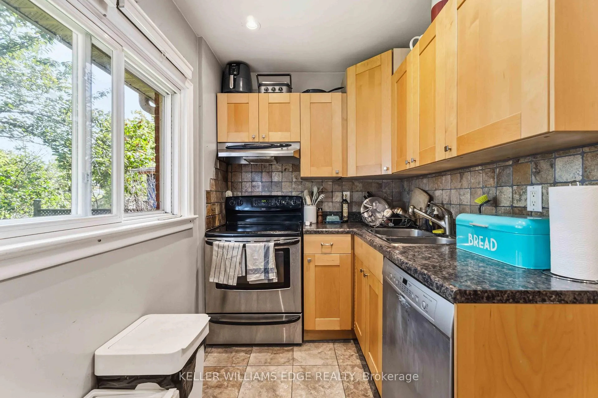 Photo 20 of 21 Sheridan Lane, Hamilton, Ainslie Wood — HOMEH