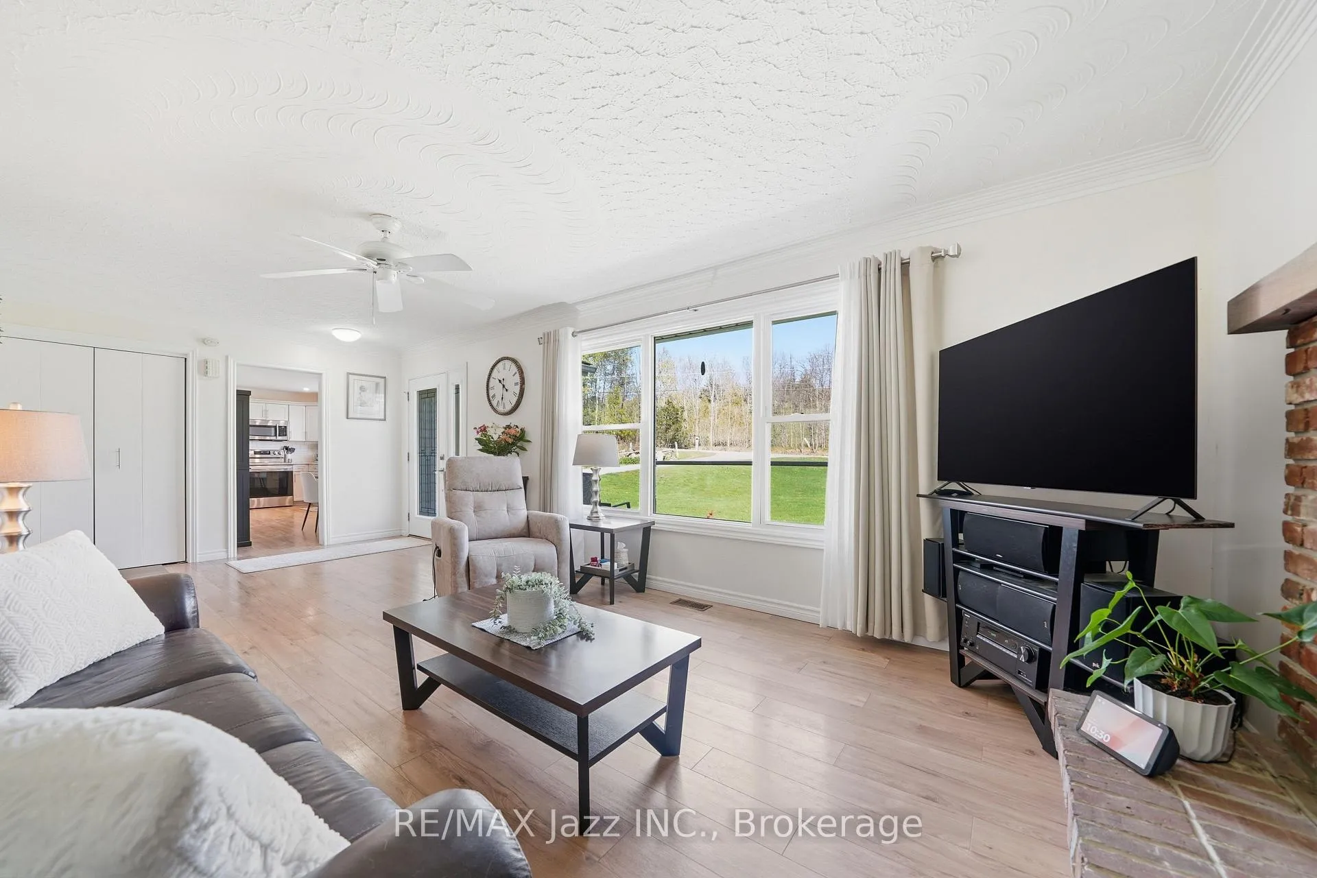 Photo 2 of 392 Townsend Road, Belleville, Thurlow Ward — HOMEH