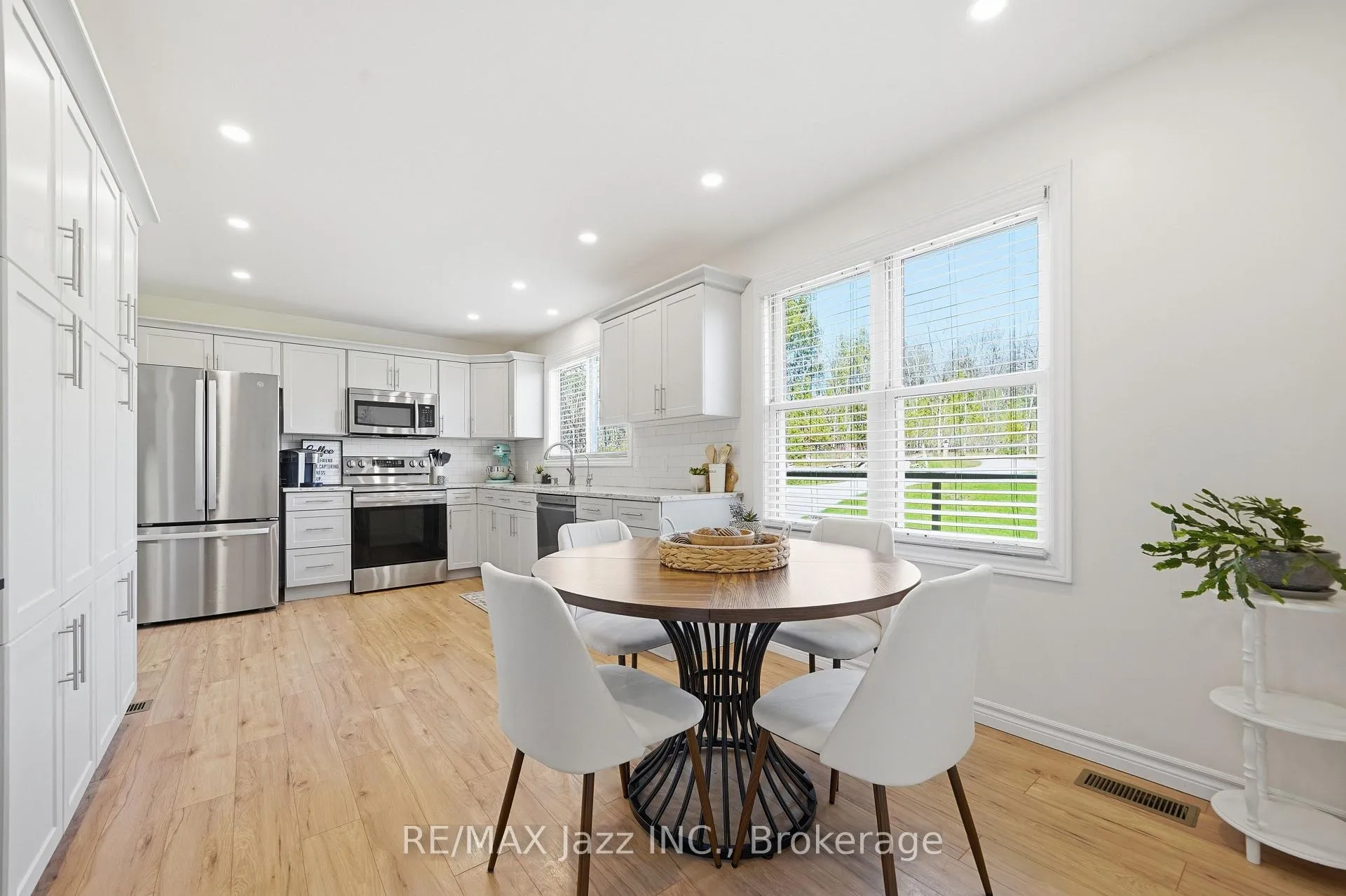 Photo 4 of 392 Townsend Road, Belleville, Thurlow Ward — HOMEH