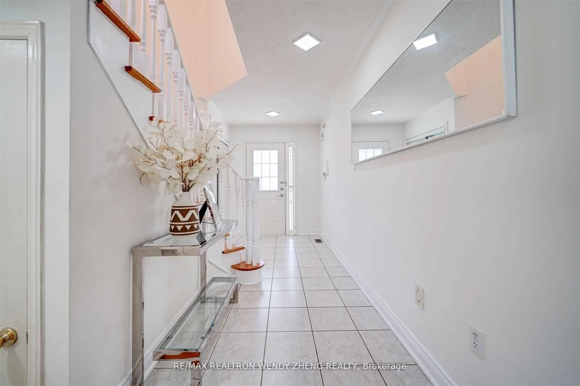 Photo 5 of 60 Warren Bradley Street, Markham, Berczy — HOMEH