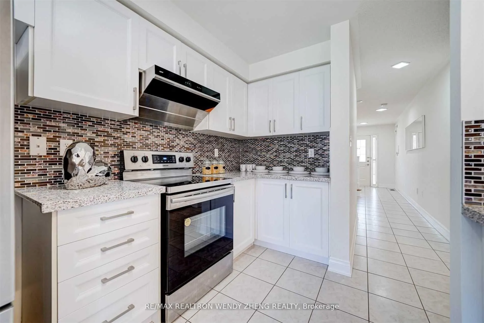 Photo 13 of 60 Warren Bradley Street, Markham, Berczy — HOMEH