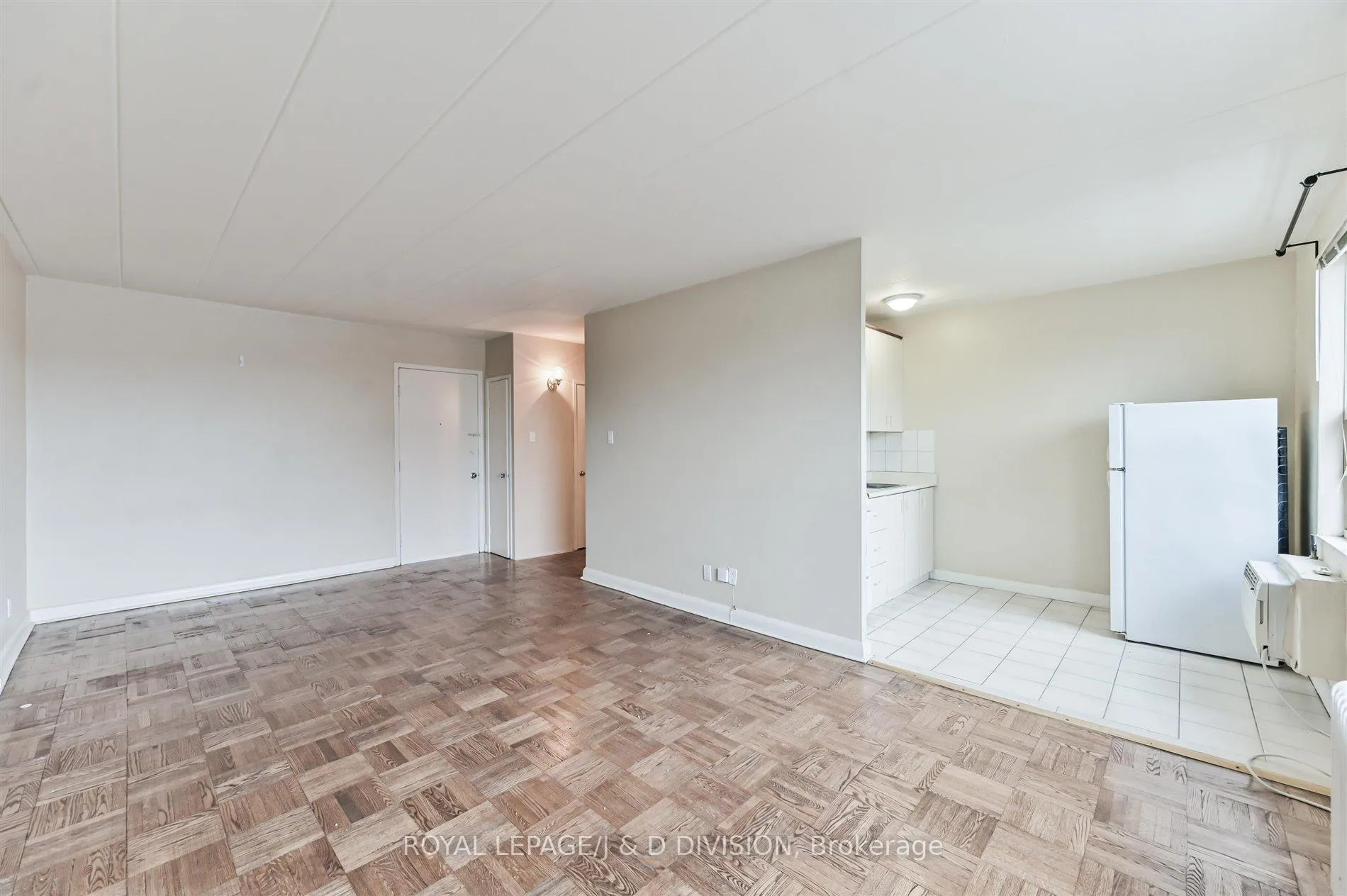 Photo 4 of Unit 204, 325 Sammon Avenue, Toronto, Danforth Village-East York — HOMEH