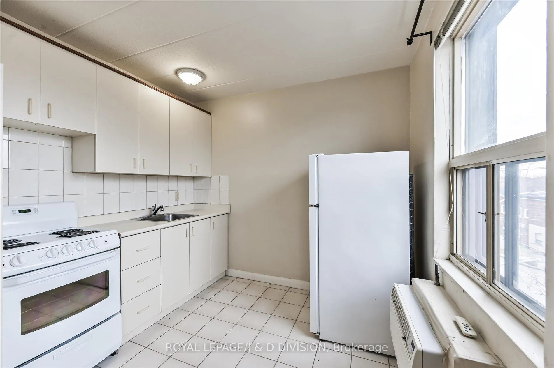 Photo 6 of Unit 204, 325 Sammon Avenue, Toronto, Danforth Village-East York — HOMEH
