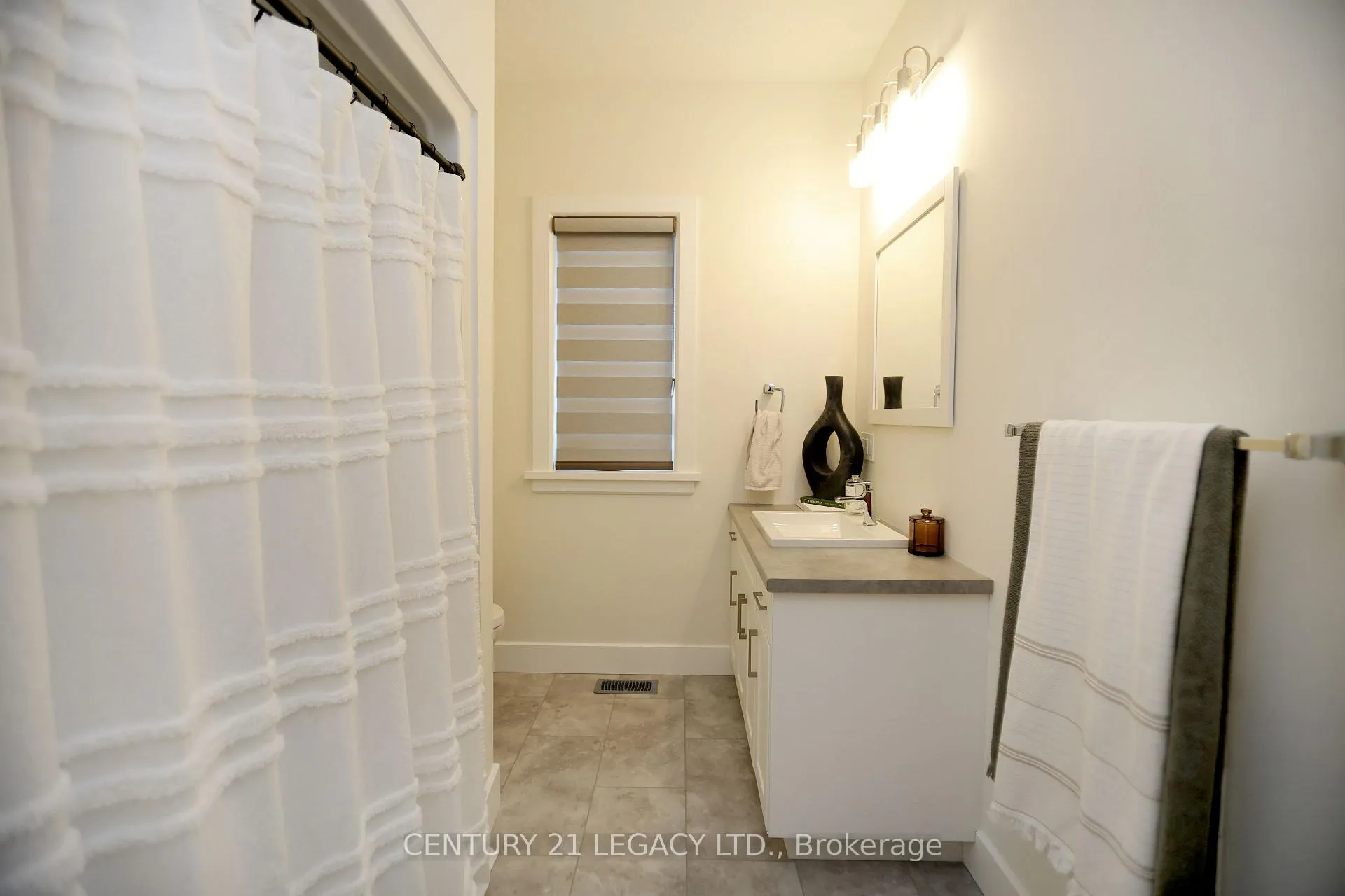 Photo 20 of 675 Winchester Avenue S, North Perth, Elma — HOMEH