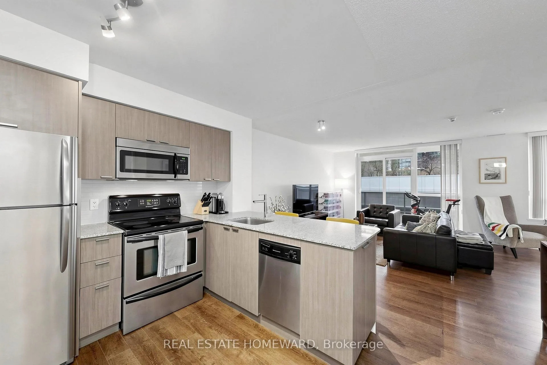 Photo 6 of Unit 402, 23 Sheppard Avenue E, North York, Willowdale East — HOMEH