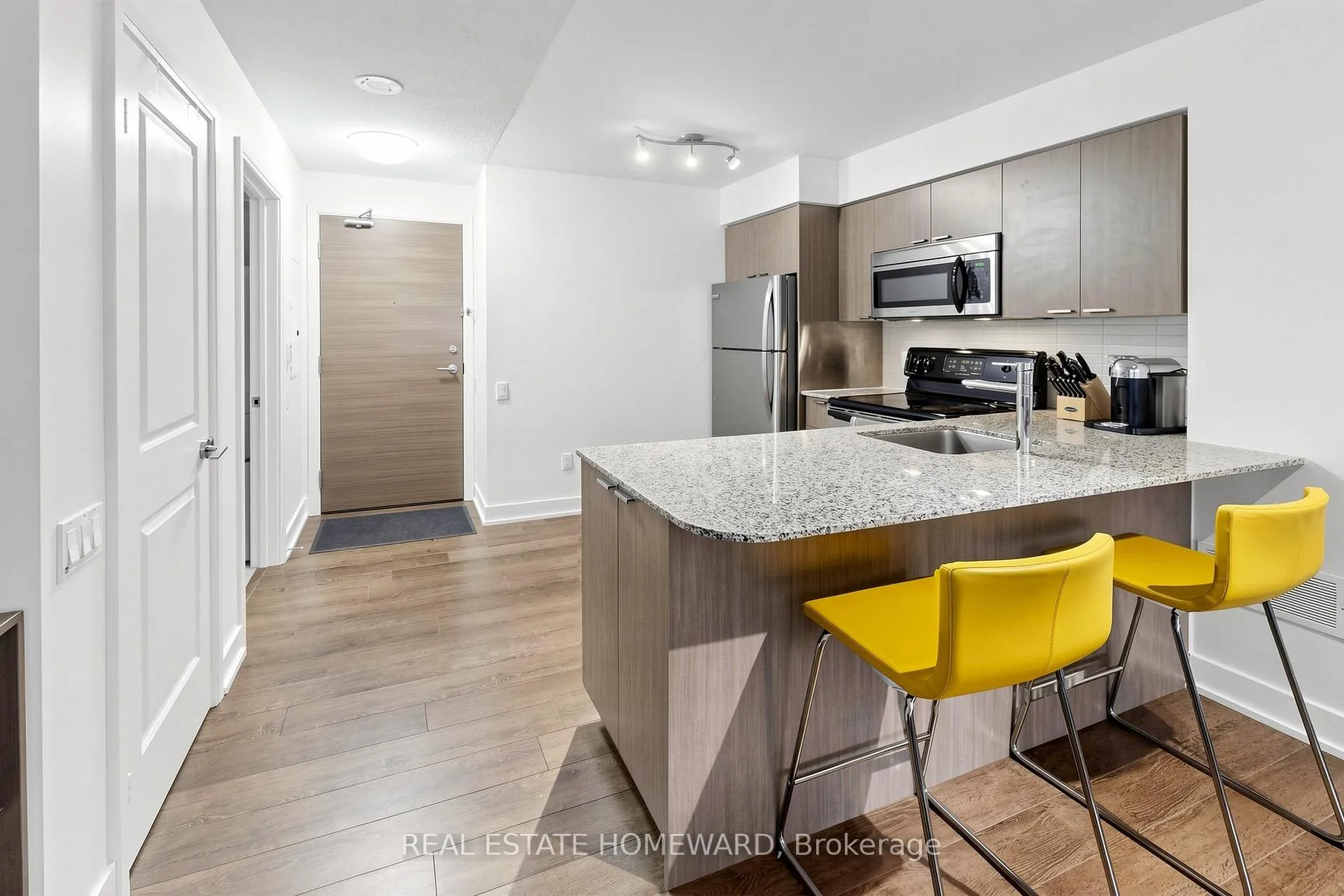 Photo 7 of Unit 402, 23 Sheppard Avenue E, North York, Willowdale East — HOMEH