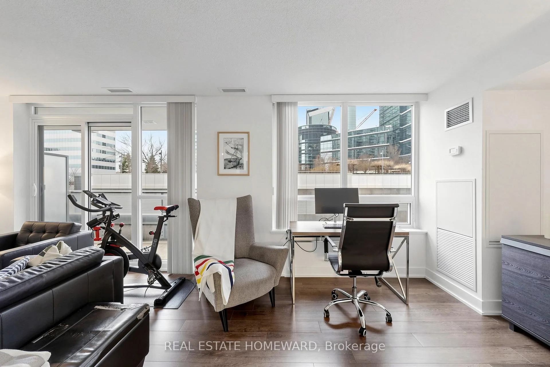 Photo 8 of Unit 402, 23 Sheppard Avenue E, North York, Willowdale East — HOMEH