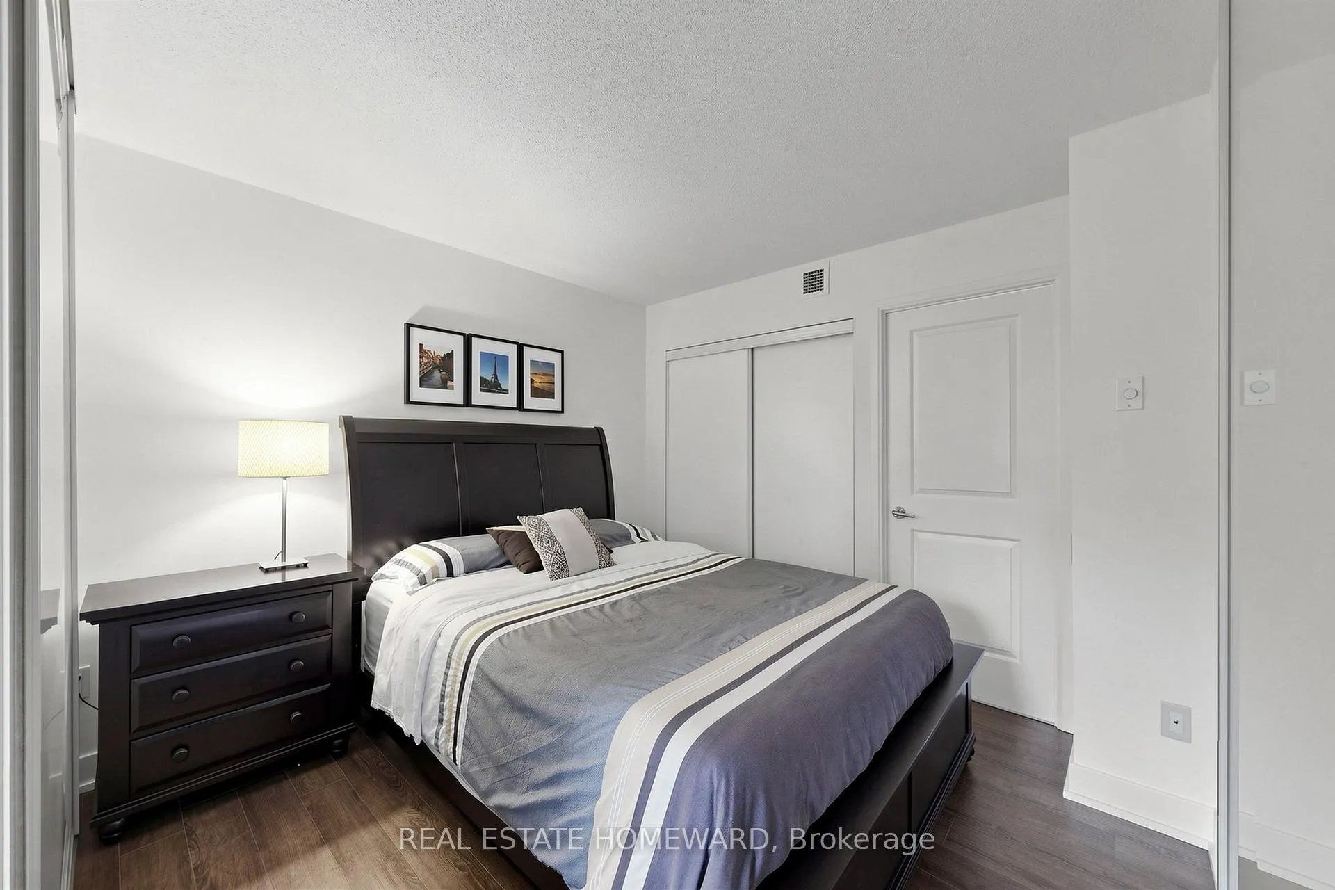 Photo 9 of Unit 402, 23 Sheppard Avenue E, North York, Willowdale East — HOMEH