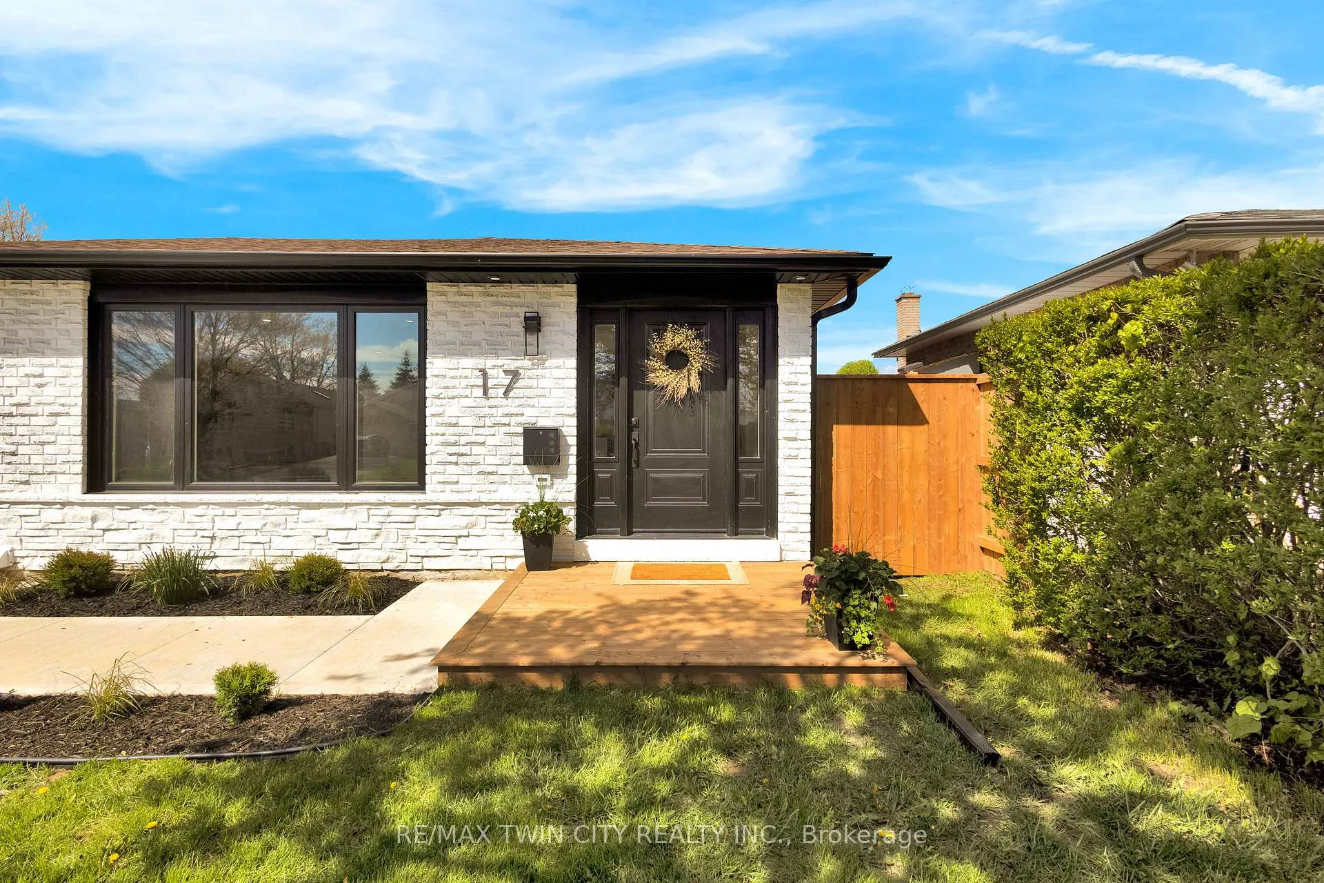 Photo 2 of 17 Northville Drive, Brant, Paris — HOMEH