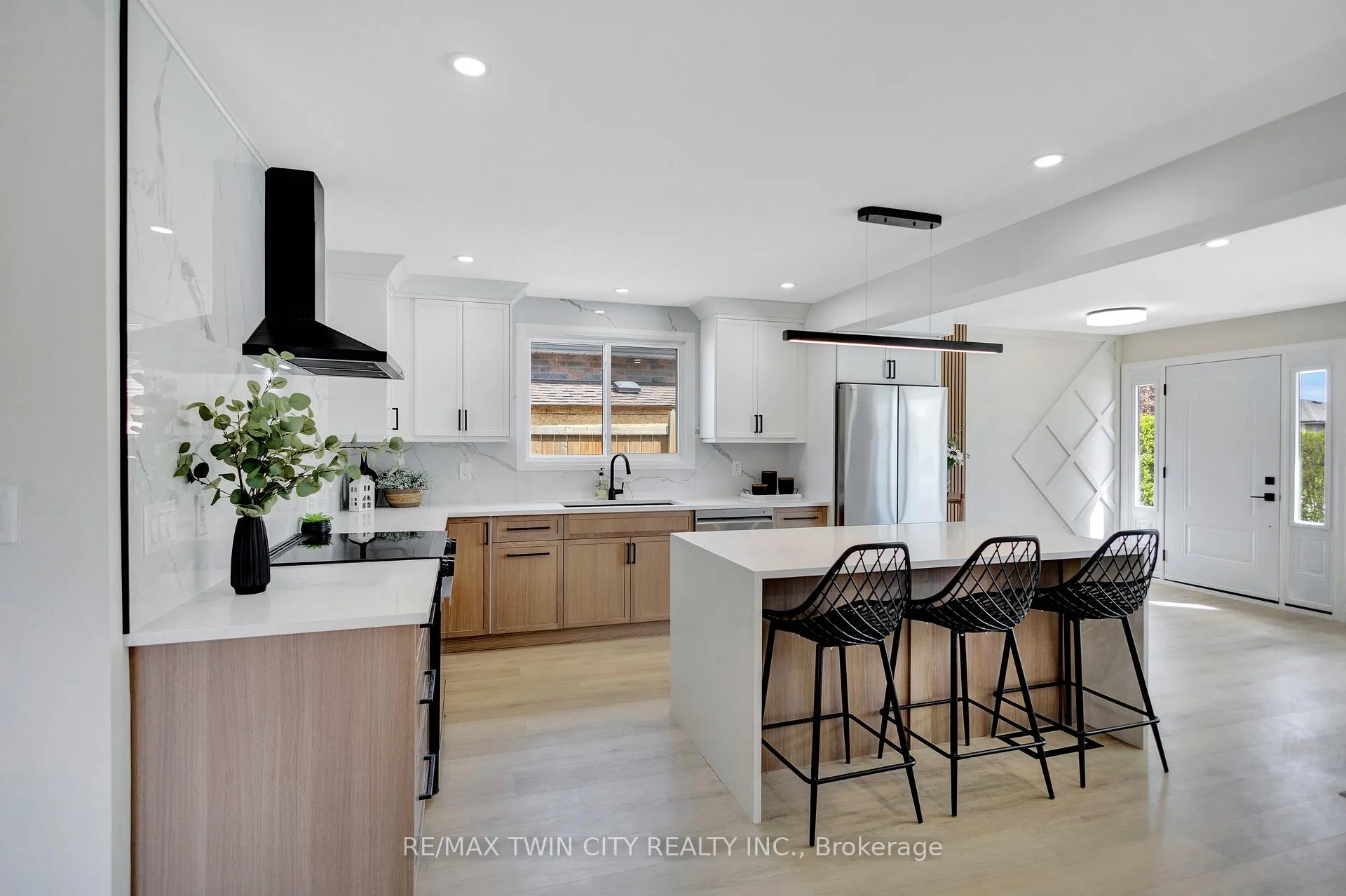Photo 13 of 17 Northville Drive, Brant, Paris — HOMEH