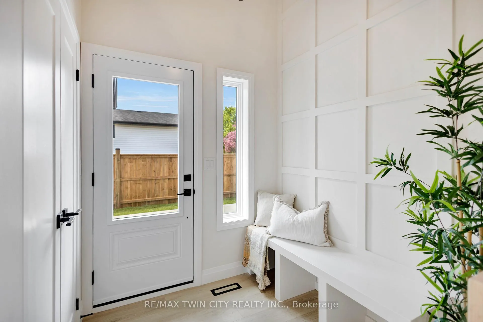 Photo 15 of 17 Northville Drive, Brant, Paris — HOMEH