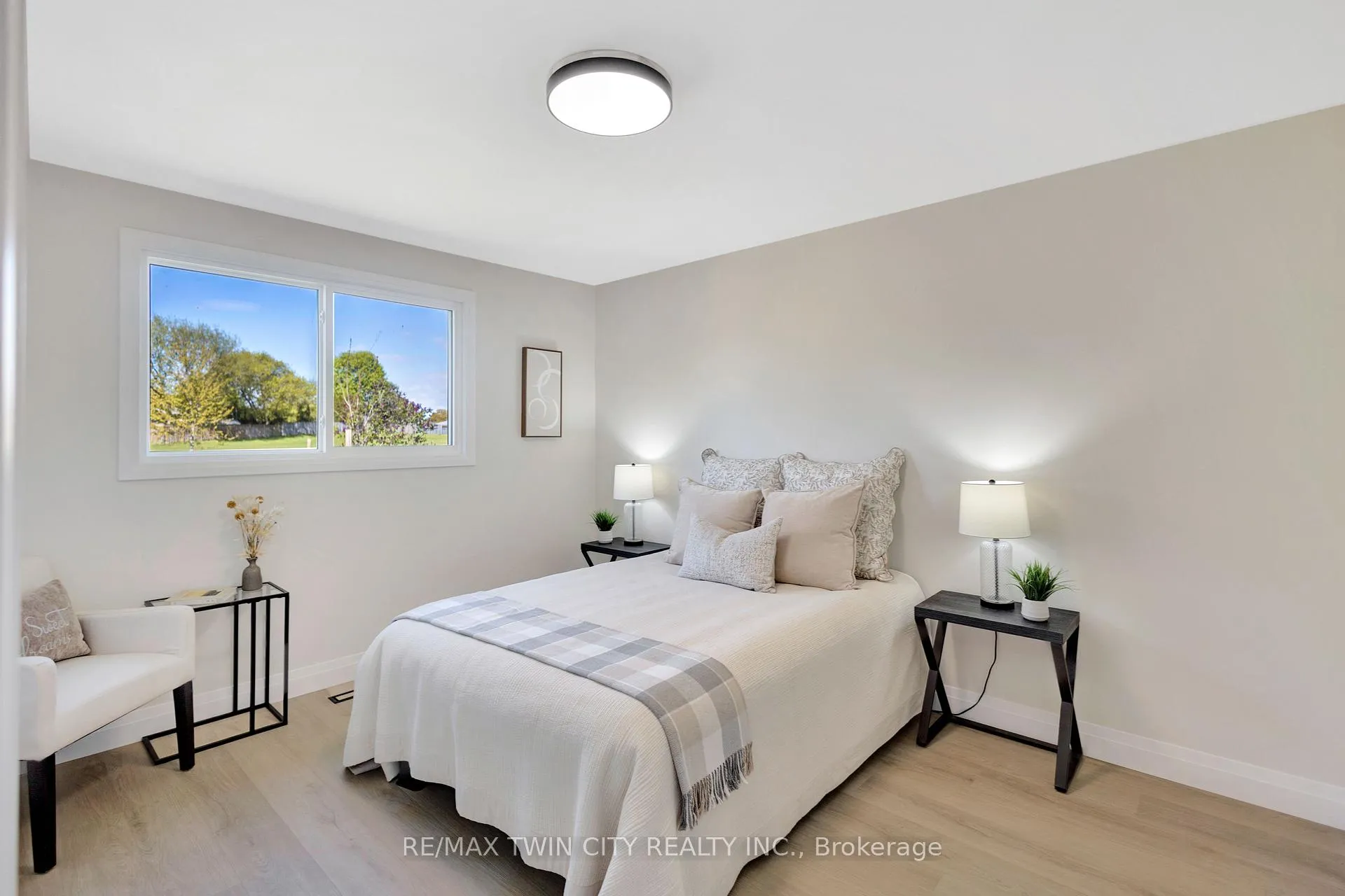 Photo 17 of 17 Northville Drive, Brant, Paris — HOMEH