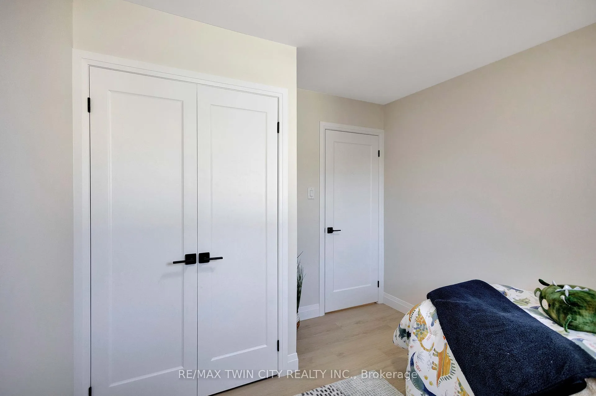 Photo 21 of 17 Northville Drive, Brant, Paris — HOMEH