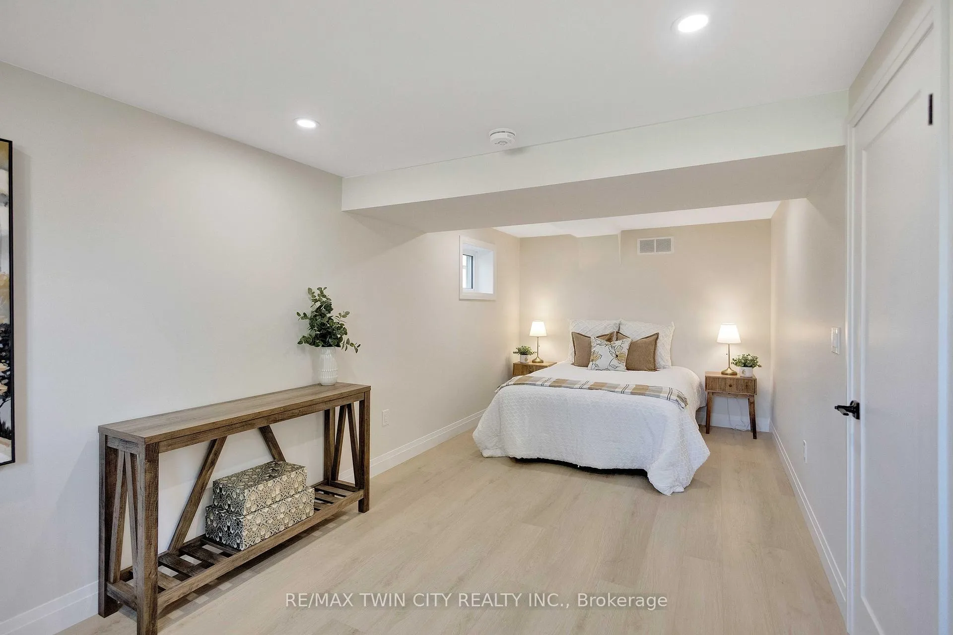 Photo 23 of 17 Northville Drive, Brant, Paris — HOMEH