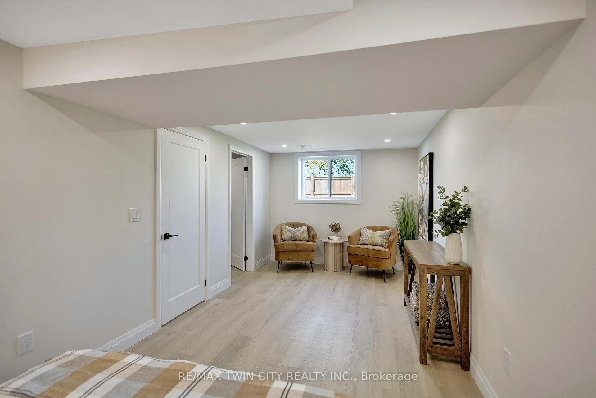 Photo 24 of 17 Northville Drive, Brant, Paris — HOMEH