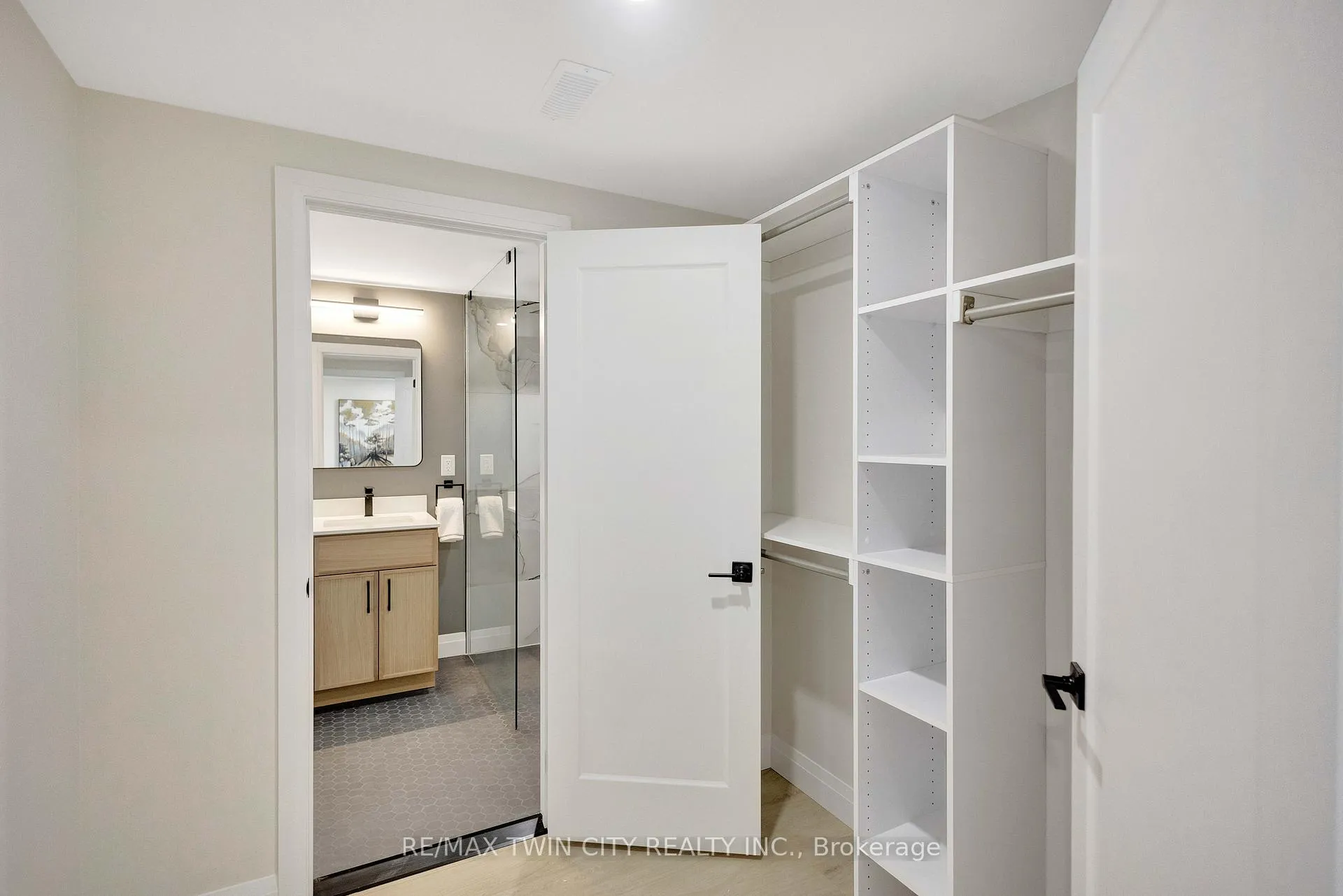 Photo 25 of 17 Northville Drive, Brant, Paris — HOMEH