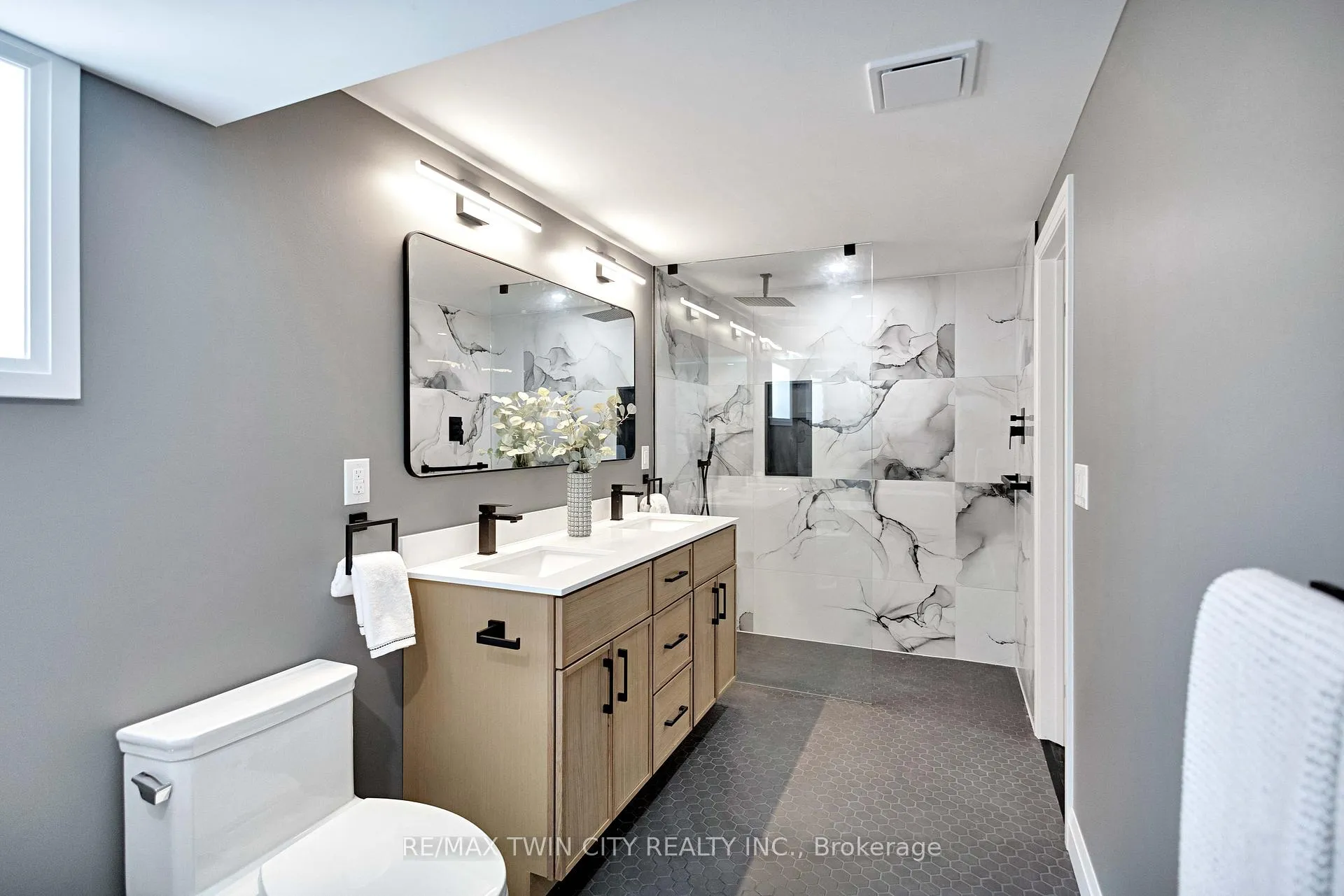 Photo 28 of 17 Northville Drive, Brant, Paris — HOMEH