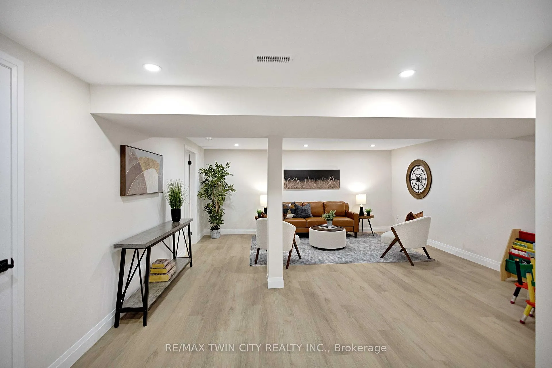 Photo 29 of 17 Northville Drive, Brant, Paris — HOMEH