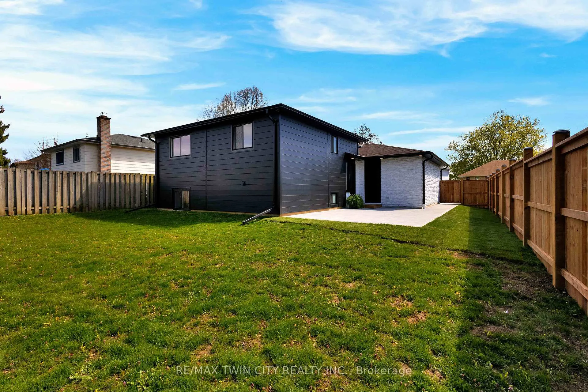 Photo 35 of 17 Northville Drive, Brant, Paris — HOMEH