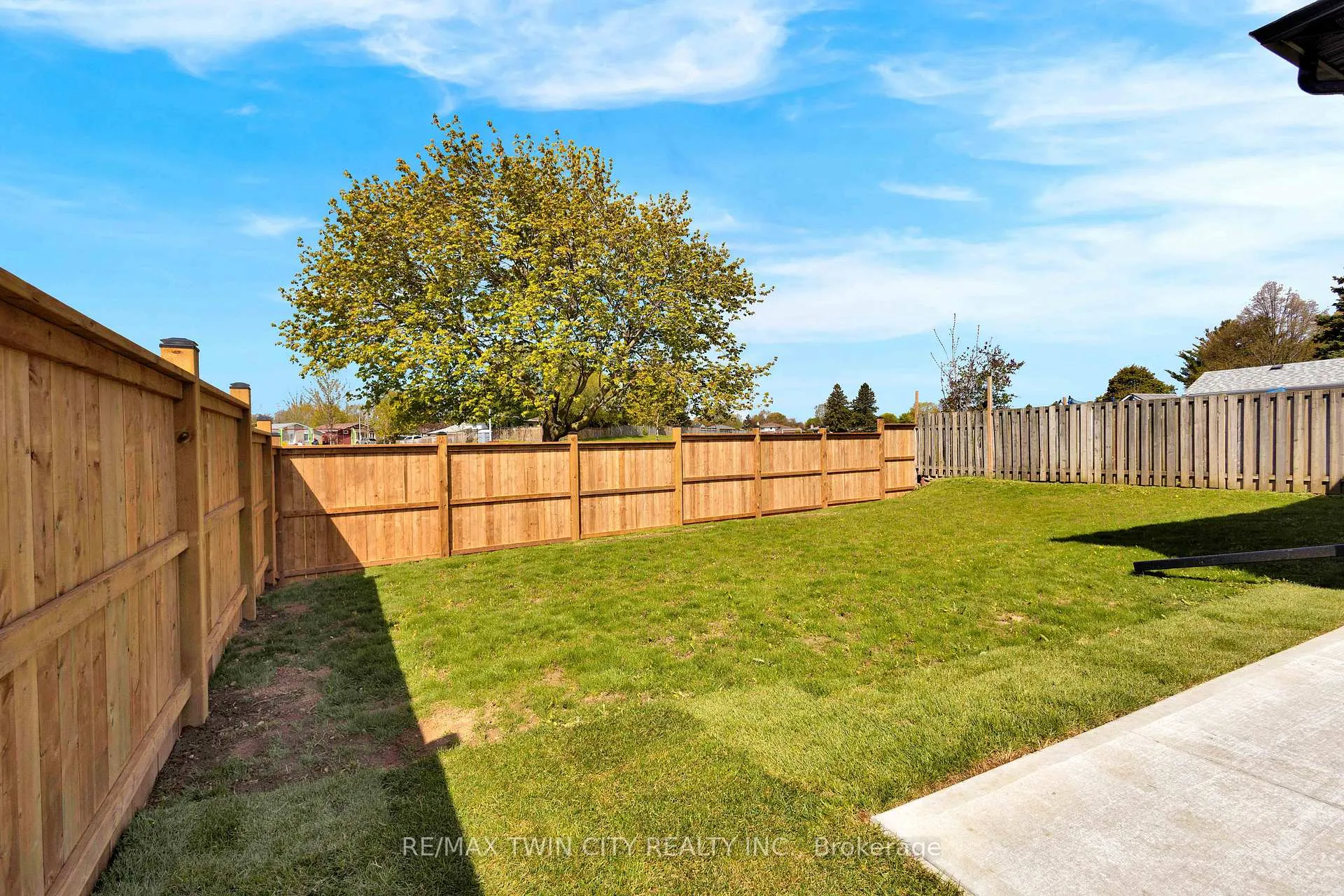 Photo 37 of 17 Northville Drive, Brant, Paris — HOMEH