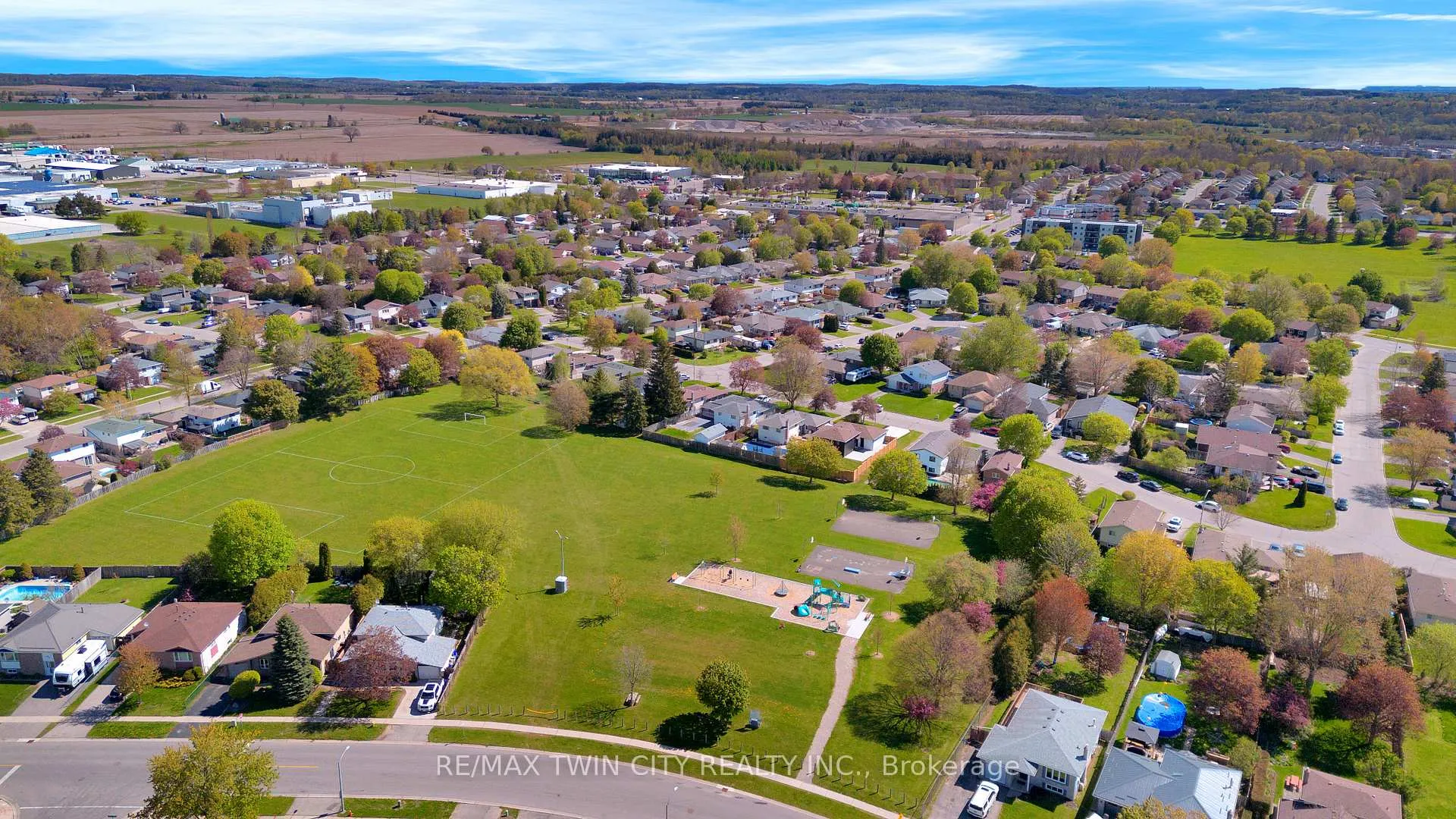 Photo 41 of 17 Northville Drive, Brant, Paris — HOMEH