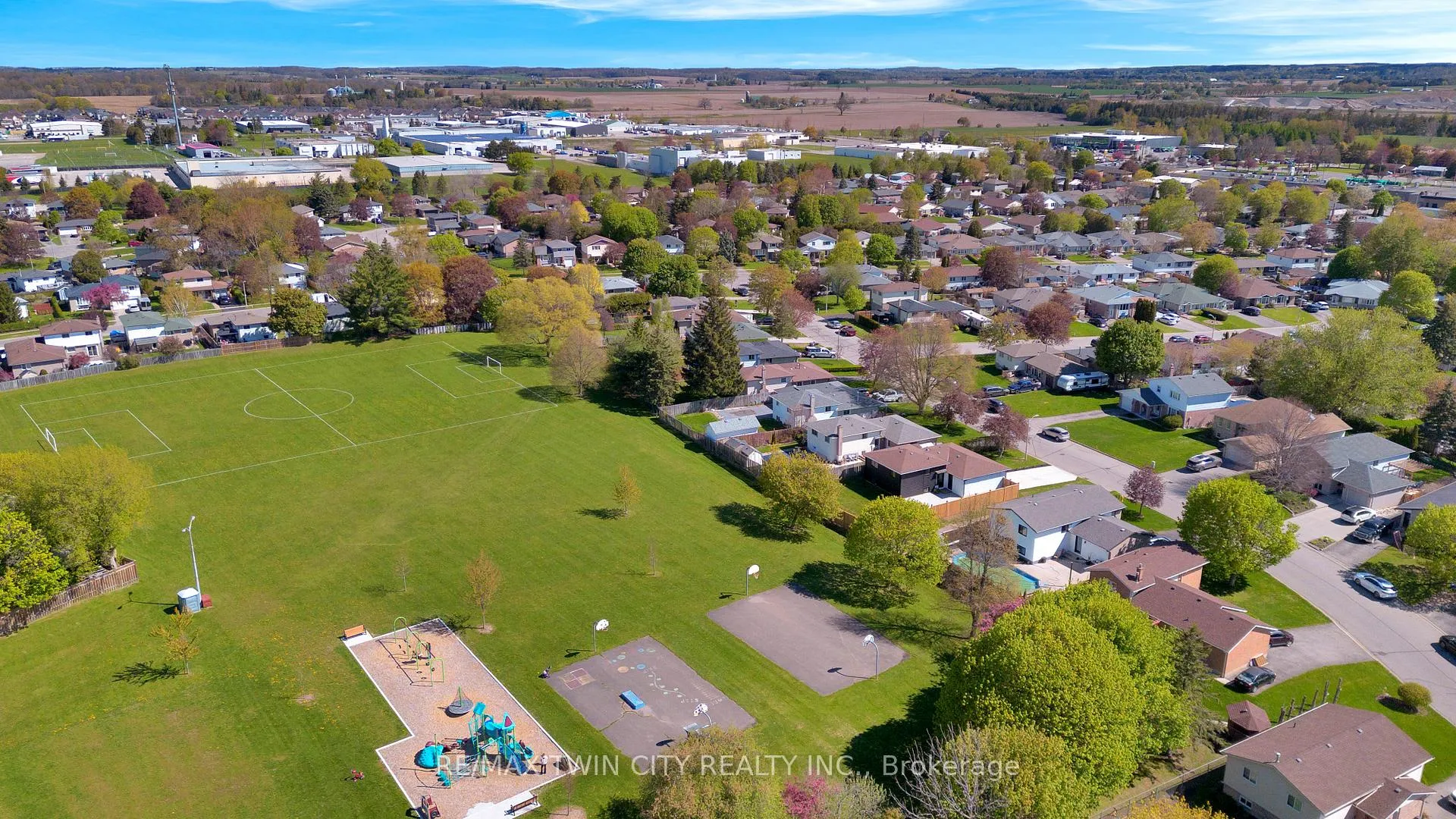 Photo 42 of 17 Northville Drive, Brant, Paris — HOMEH