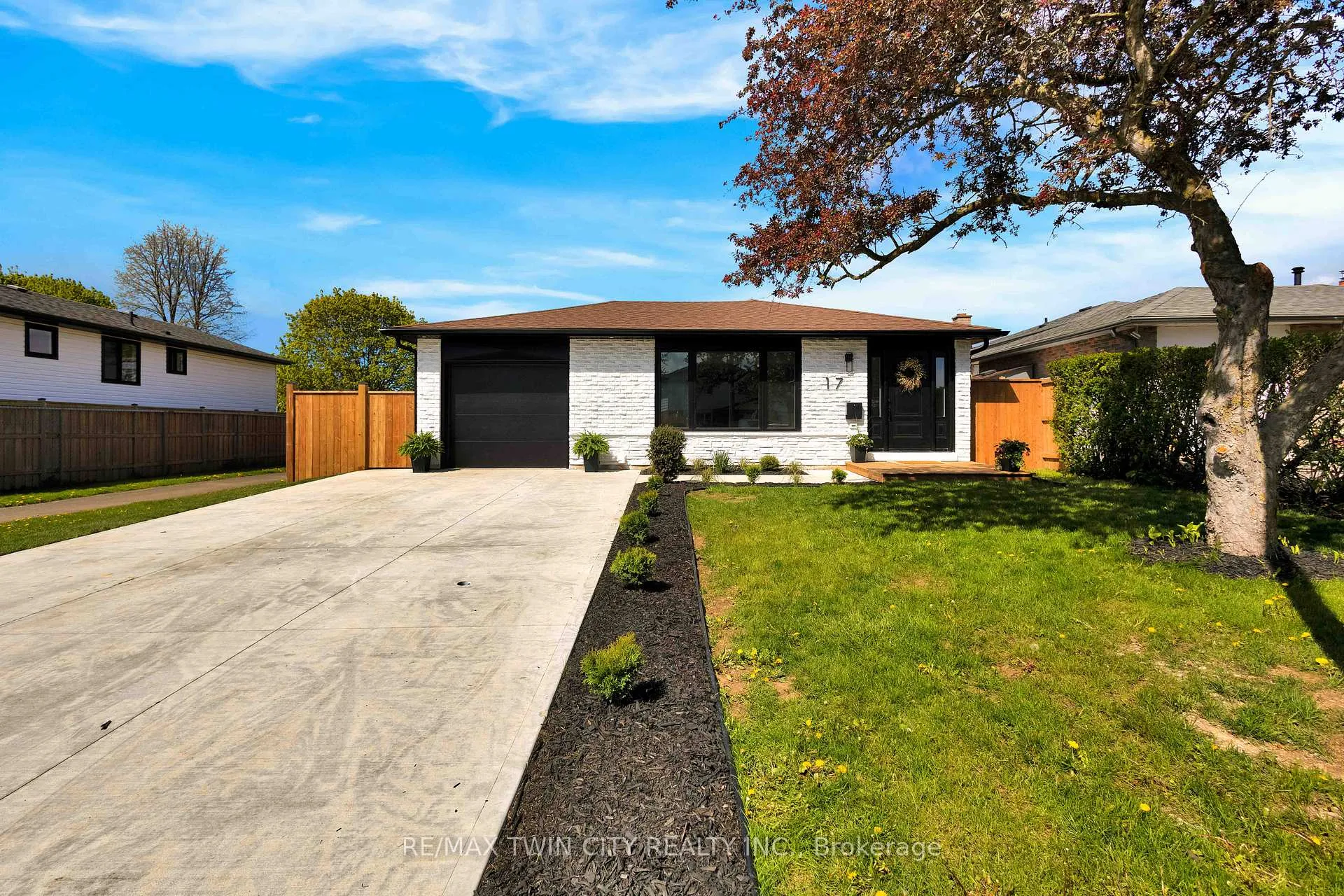 Photo 44 of 17 Northville Drive, Brant, Paris — HOMEH
