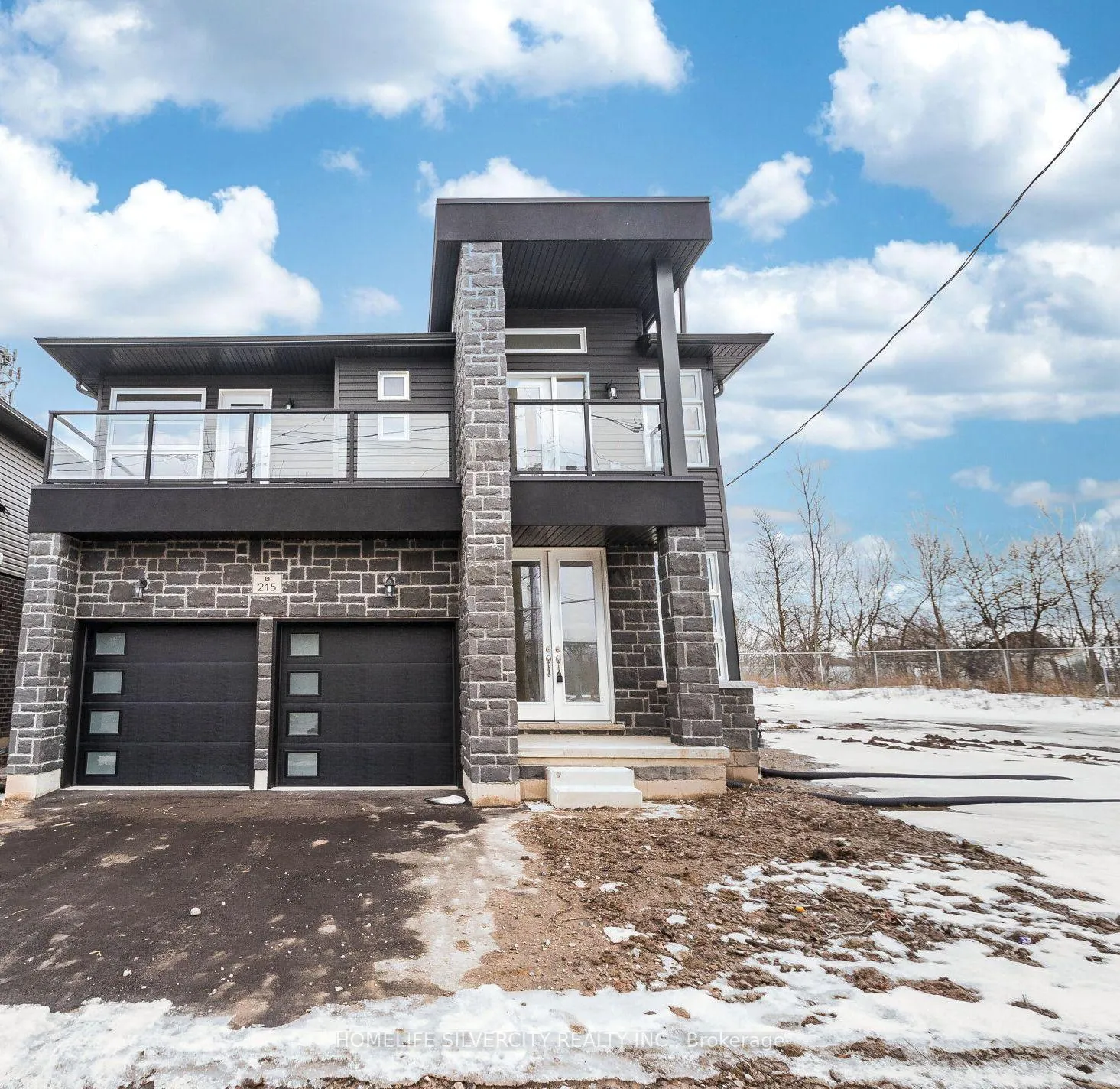 Front of 215 Southworth Street N