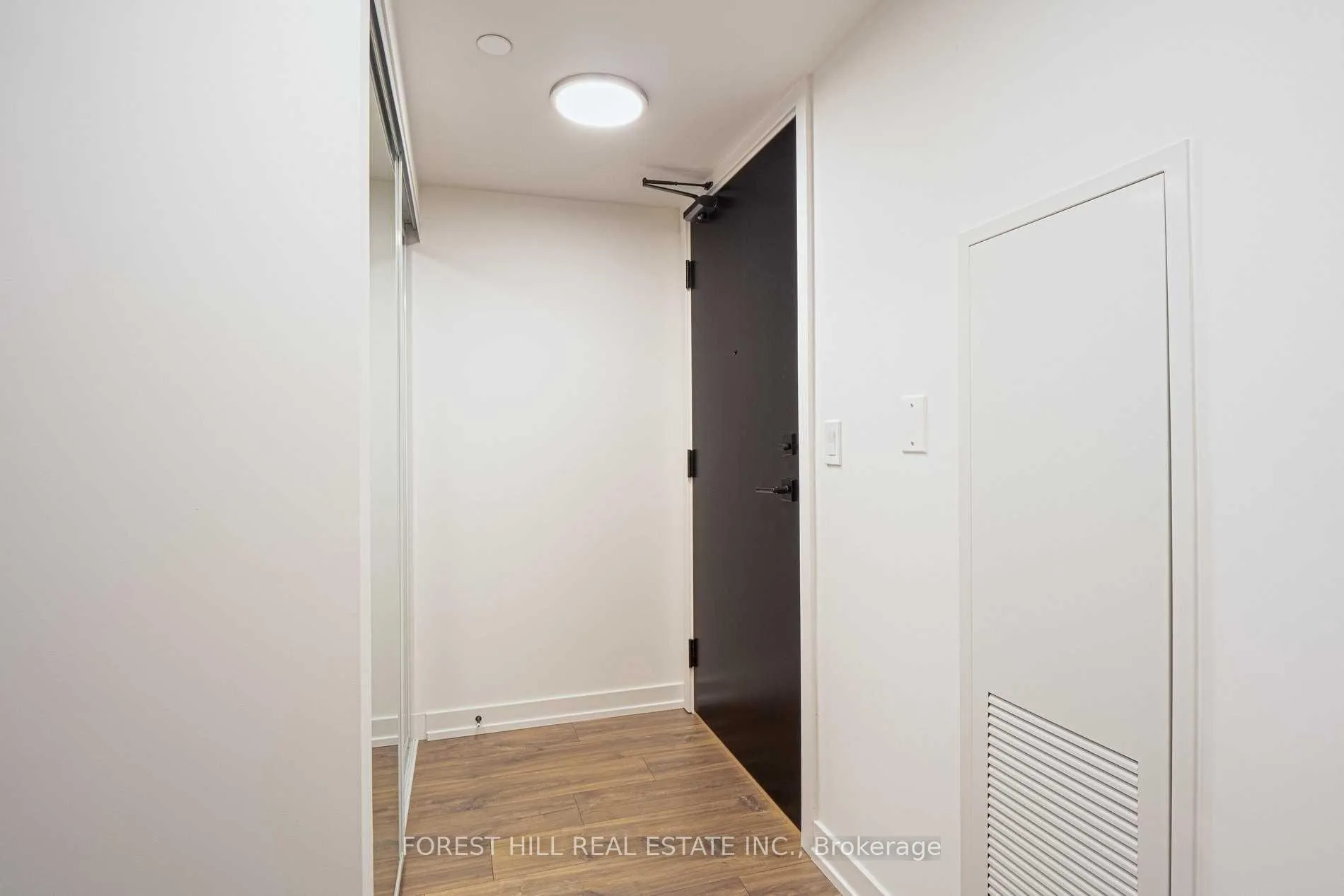 Photo 2 of Unit 407, 2 Augusta Avenue, Toronto, Waterfront Communities — HOMEH