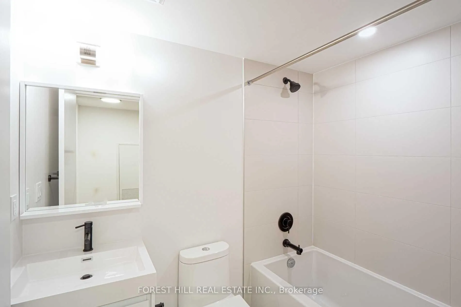 Photo 3 of Unit 407, 2 Augusta Avenue, Toronto, Waterfront Communities — HOMEH