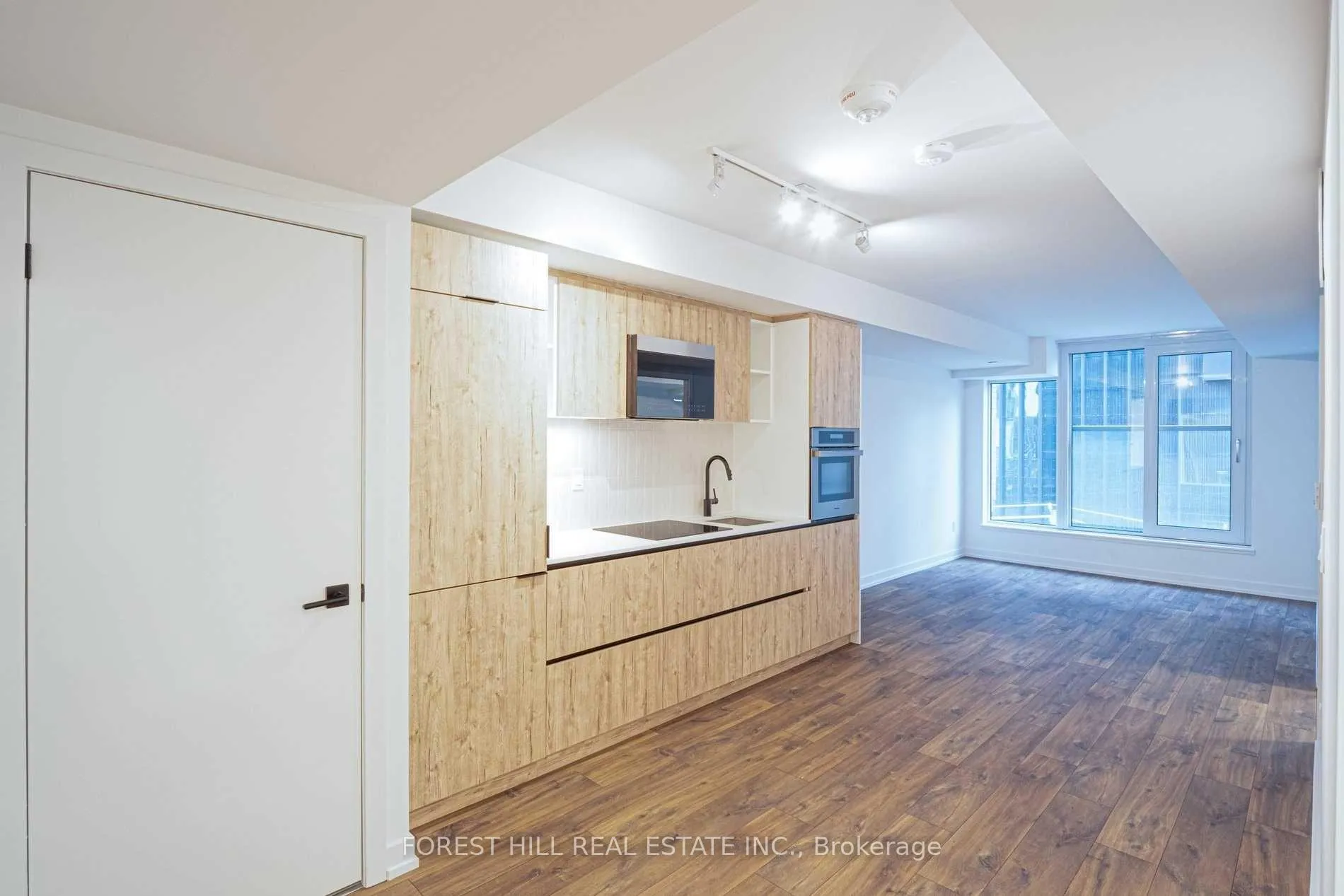 Photo 4 of Unit 407, 2 Augusta Avenue, Toronto, Waterfront Communities — HOMEH
