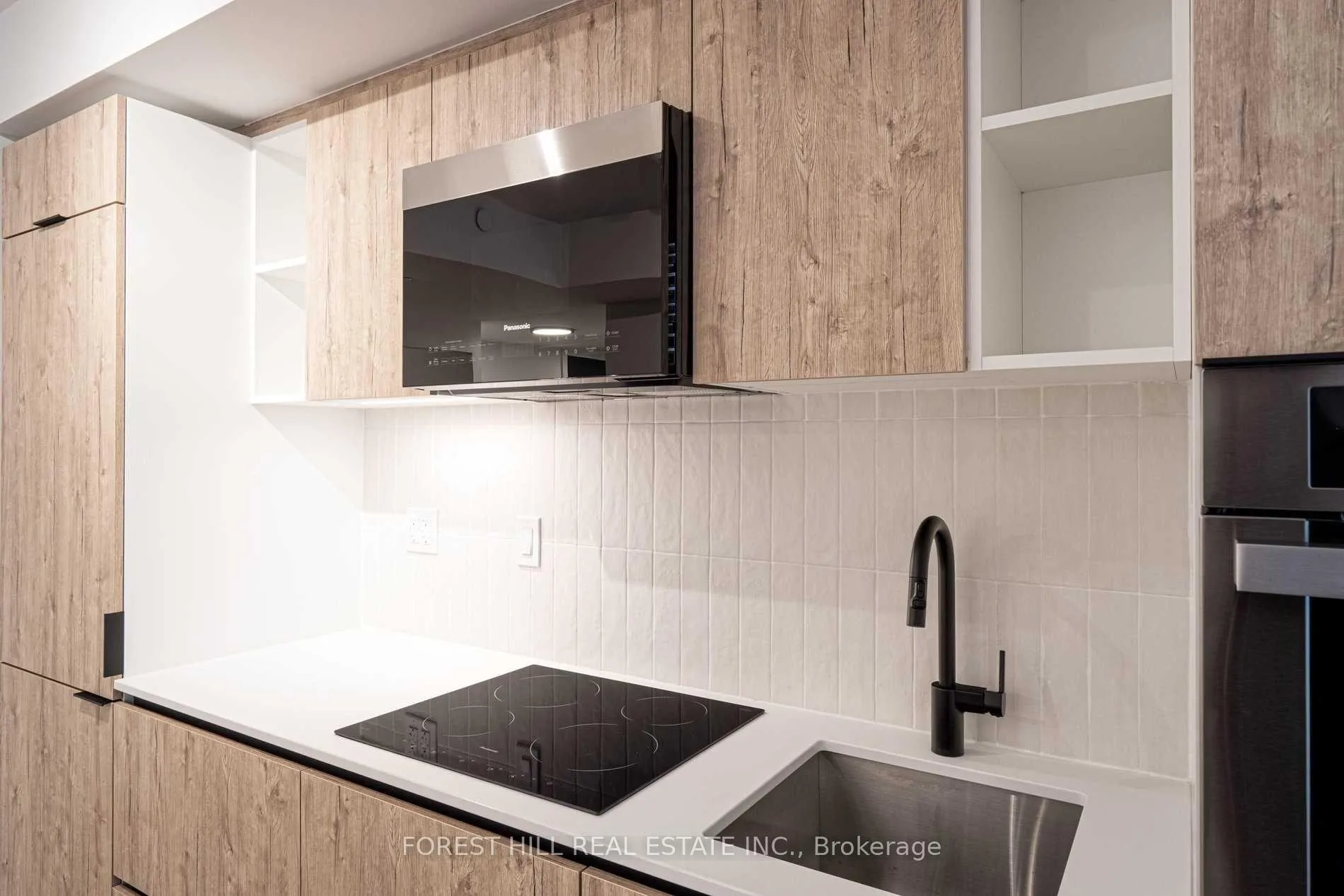 Photo 9 of Unit 407, 2 Augusta Avenue, Toronto, Waterfront Communities — HOMEH