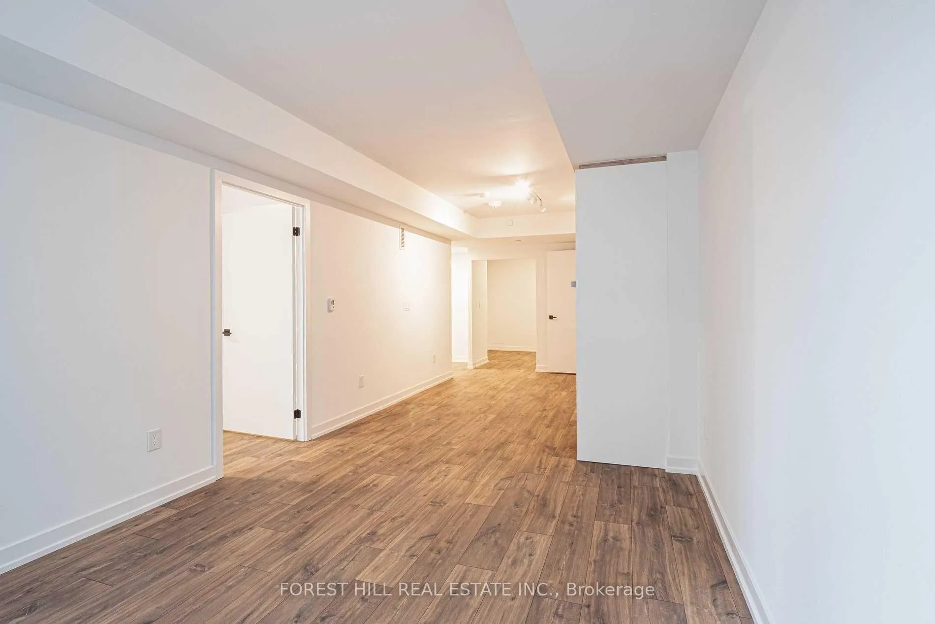 Photo 10 of Unit 407, 2 Augusta Avenue, Toronto, Waterfront Communities — HOMEH