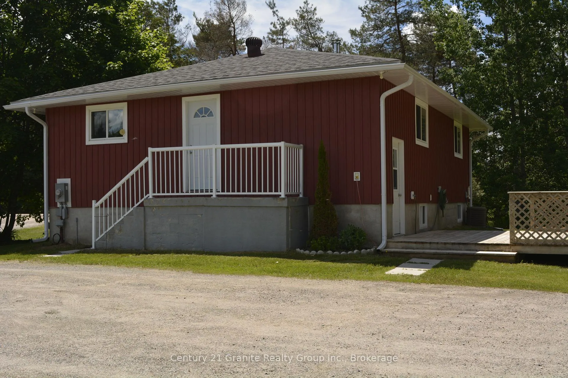 Photo of 671 Hastings Street N