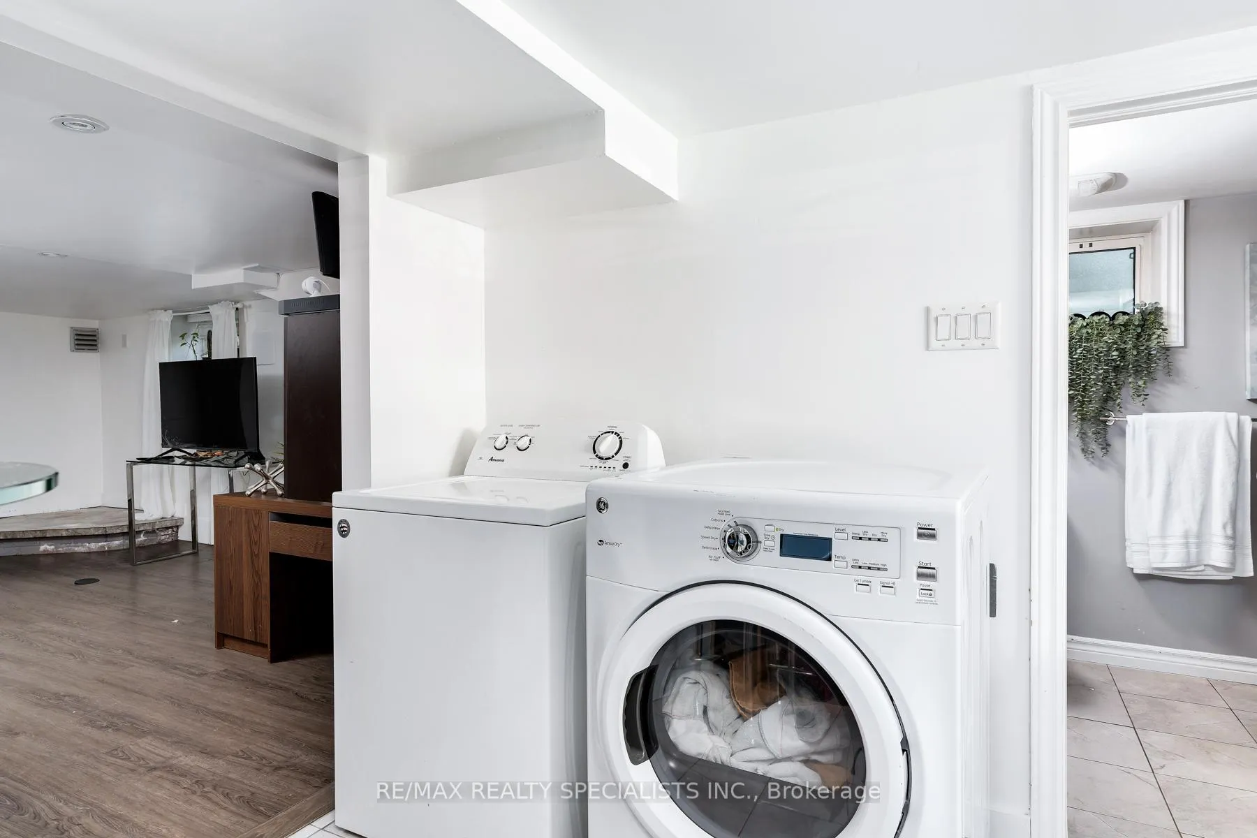 Photo 40 of 290 Westmount Avenue, Toronto, Oakwood Village — HOMEH