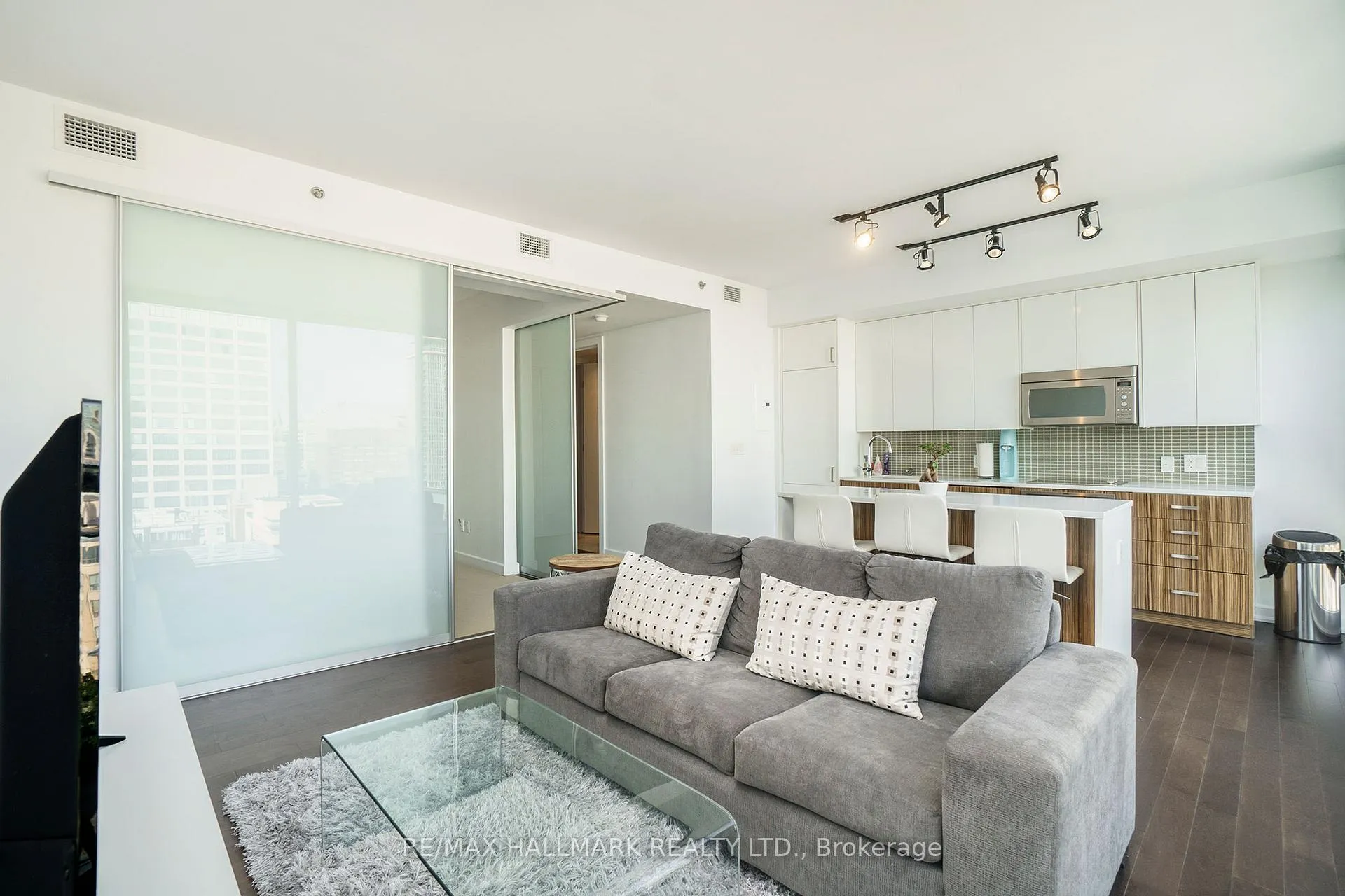 Photo 3 of Unit 1113, 300 Lisgar Street, Ottawa, Ottawa Centre — HOMEH