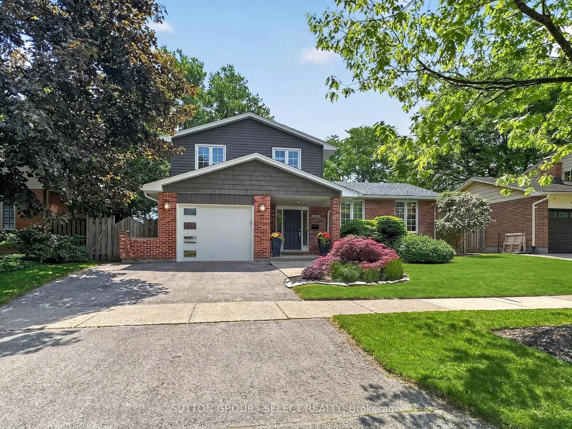 Photo 2 of 574 Cranbrook Road S, London, South M — HOMEH