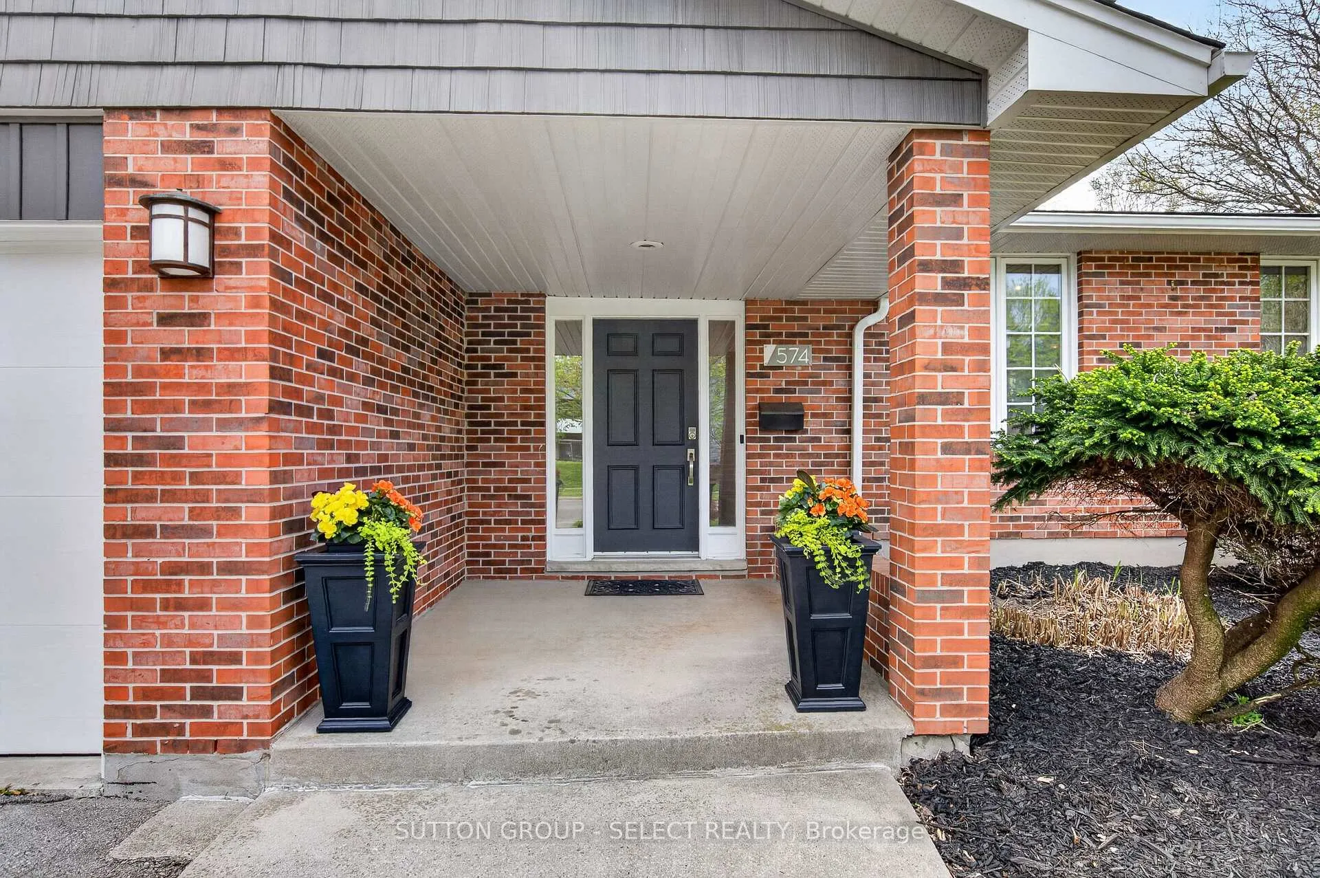 Photo 4 of 574 Cranbrook Road S, London, South M — HOMEH