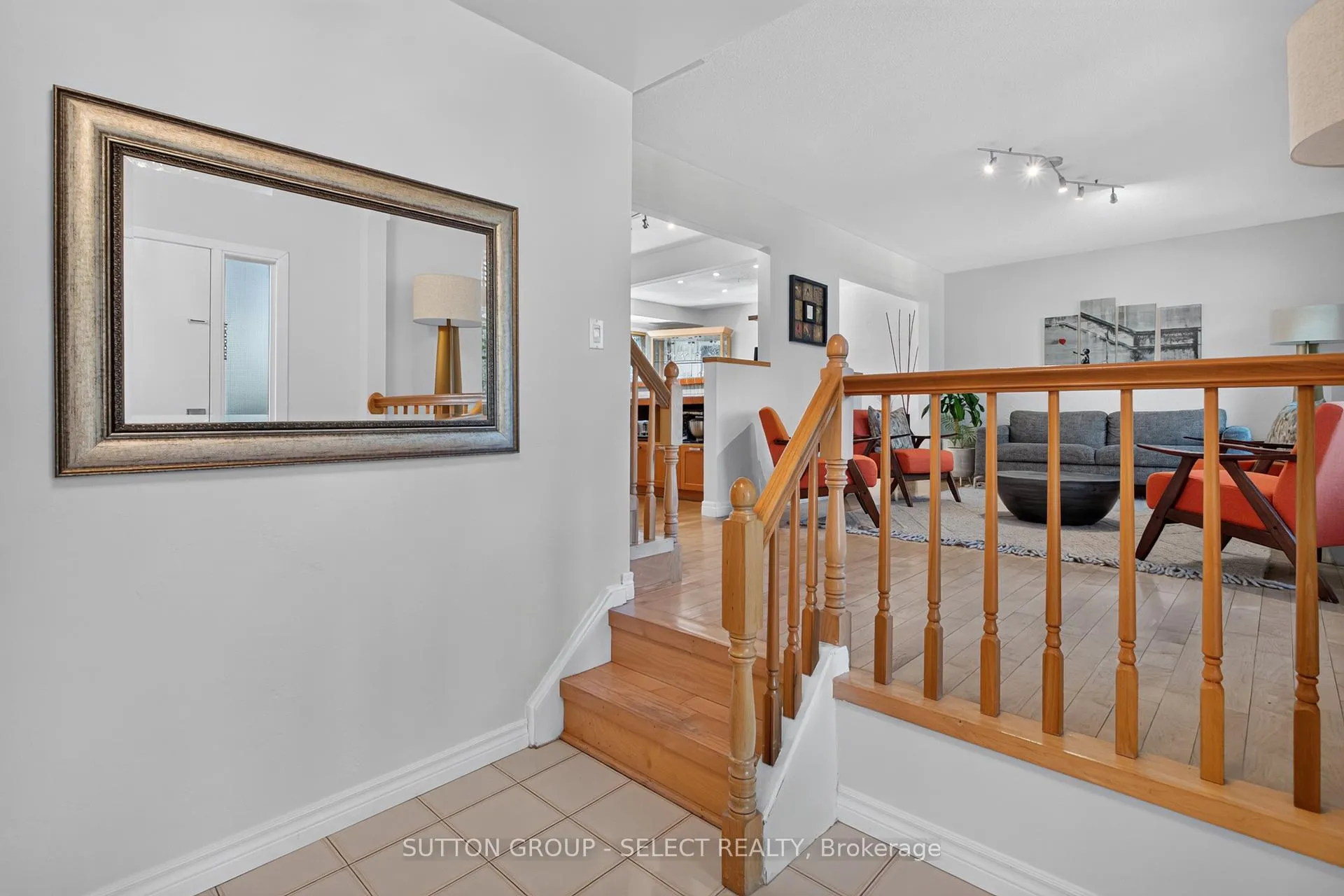 Photo 5 of 574 Cranbrook Road S, London, South M — HOMEH
