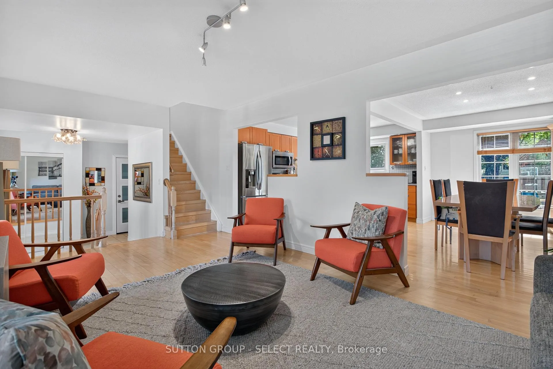 Photo 8 of 574 Cranbrook Road S, London, South M — HOMEH